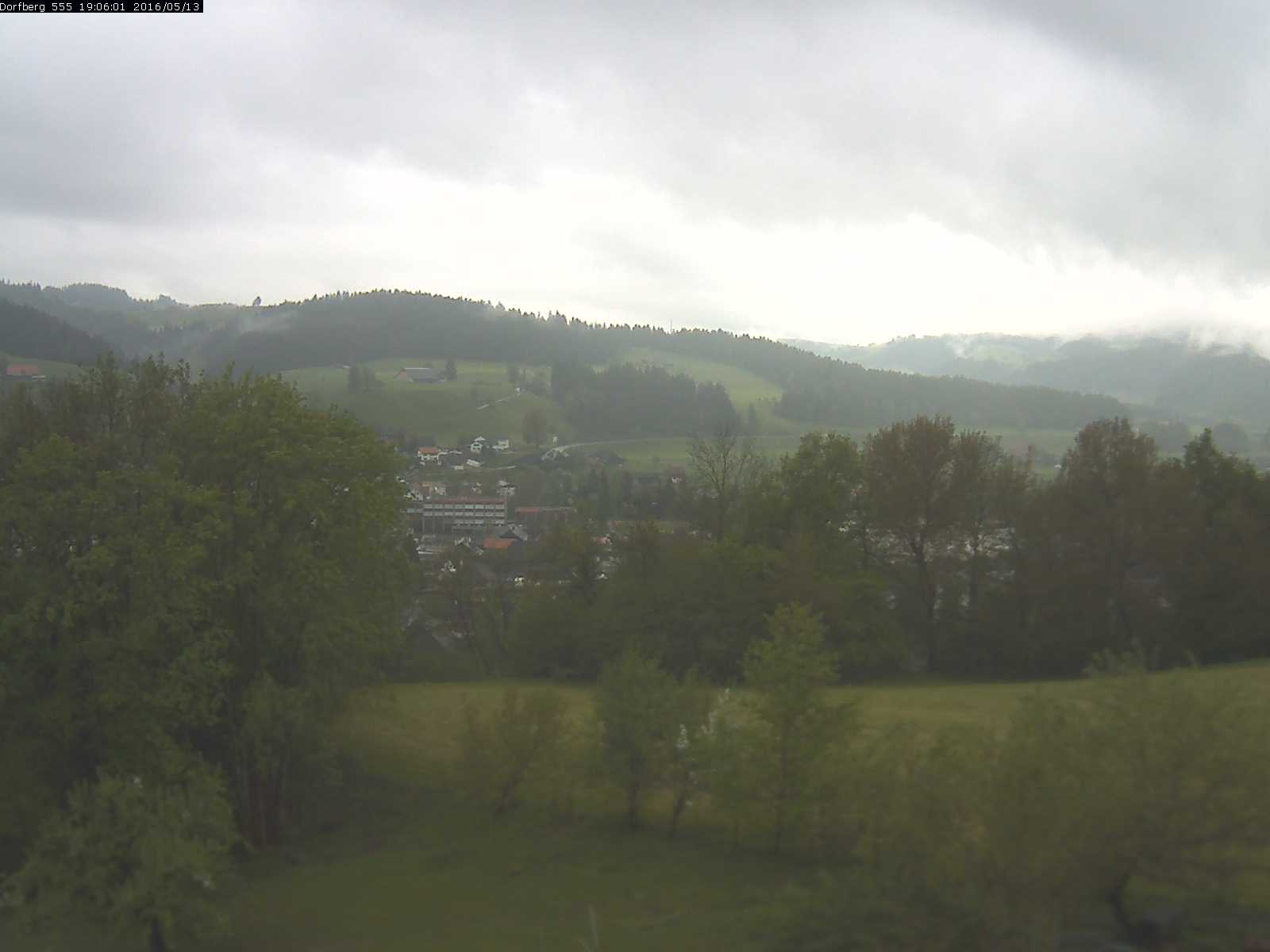 Webcam-Bild: Aussicht vom Dorfberg in Langnau 20160513-190601