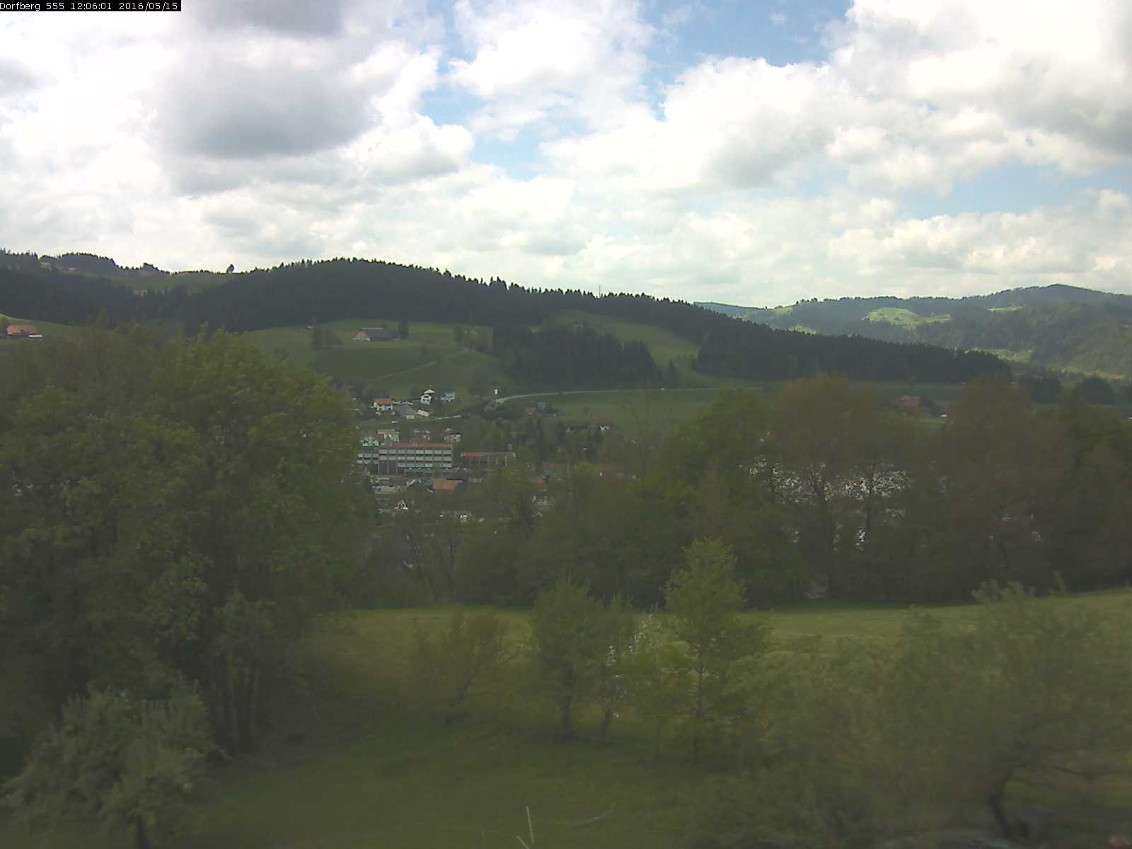 Webcam-Bild: Aussicht vom Dorfberg in Langnau 20160515-120601