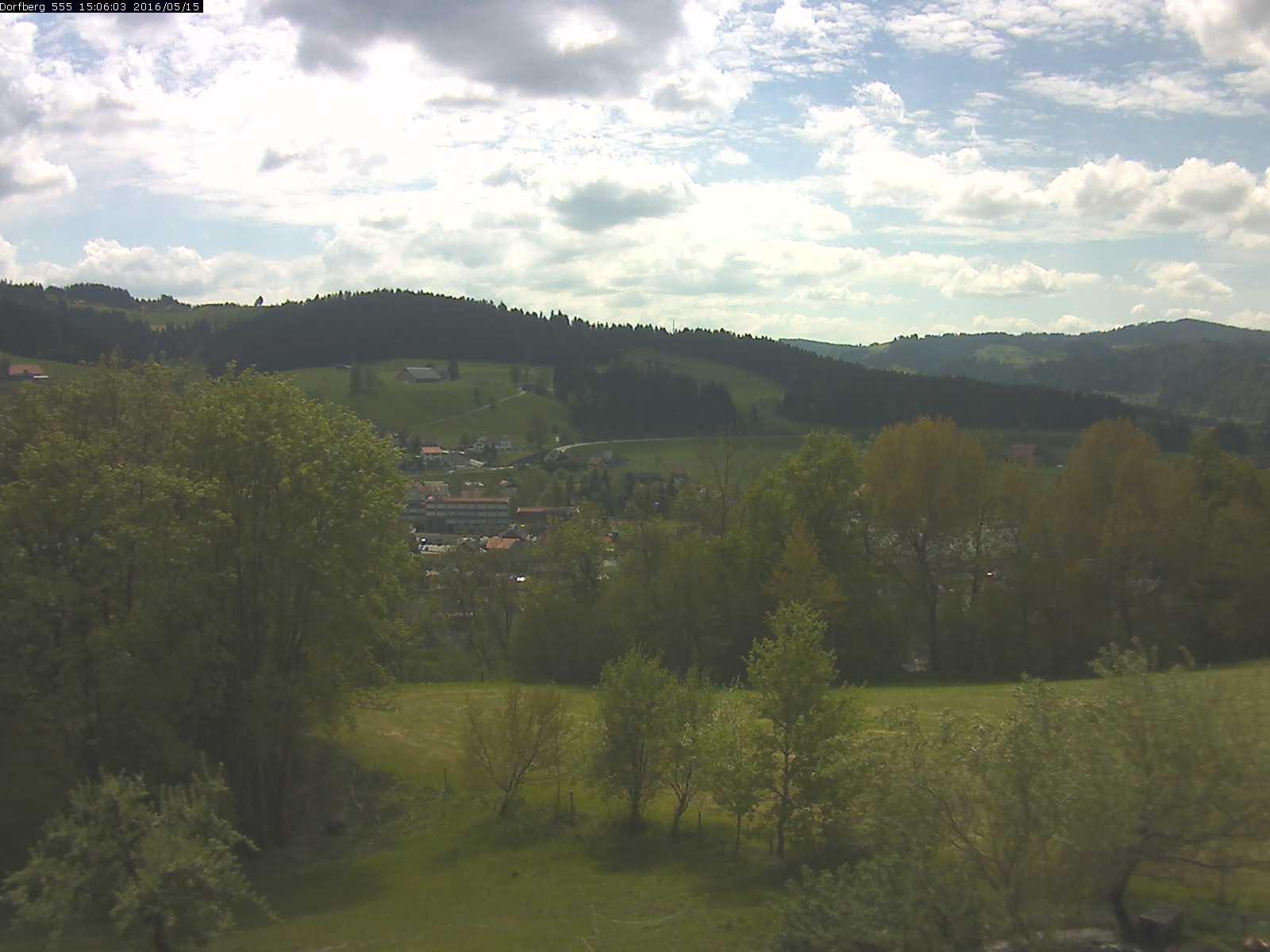 Webcam-Bild: Aussicht vom Dorfberg in Langnau 20160515-150601