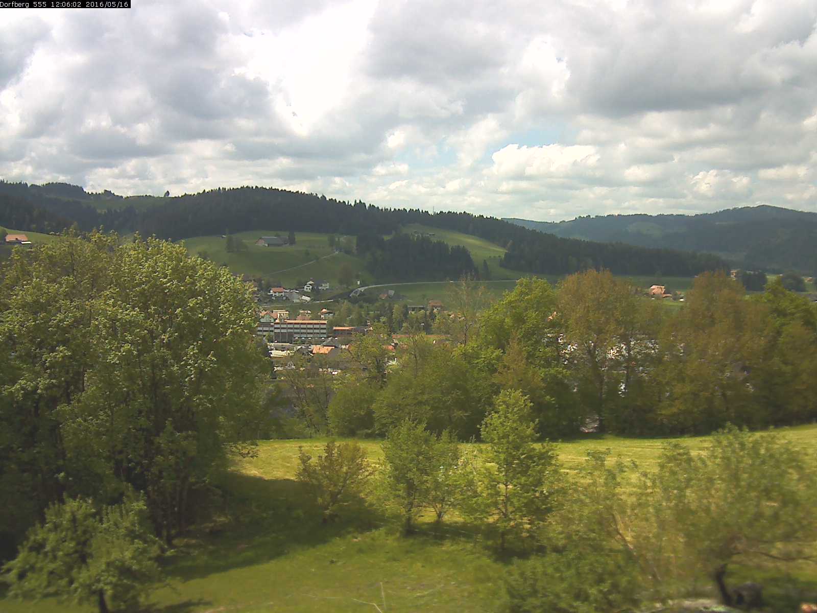 Webcam-Bild: Aussicht vom Dorfberg in Langnau 20160516-120601