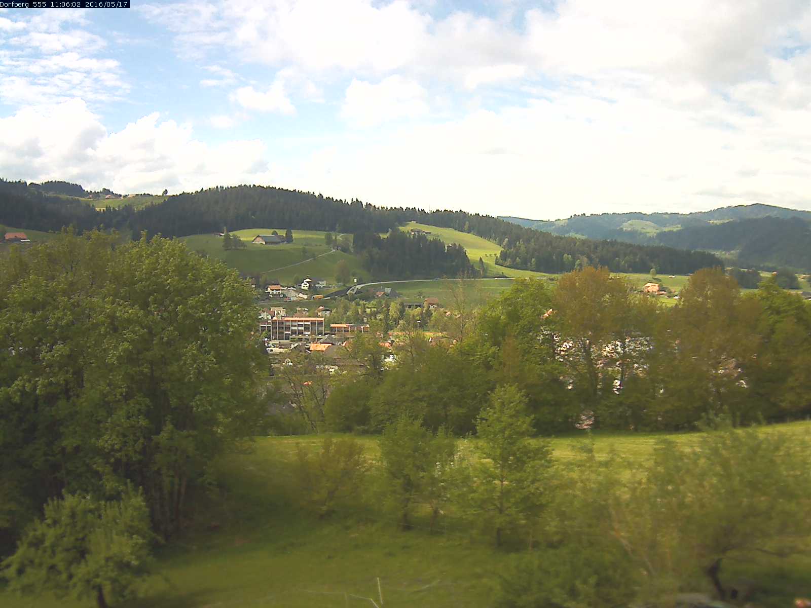 Webcam-Bild: Aussicht vom Dorfberg in Langnau 20160517-110601