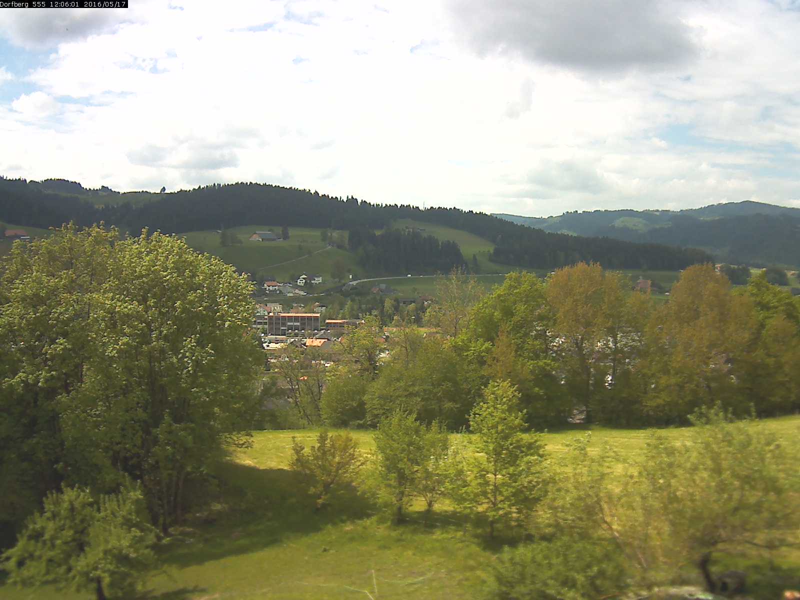 Webcam-Bild: Aussicht vom Dorfberg in Langnau 20160517-120601