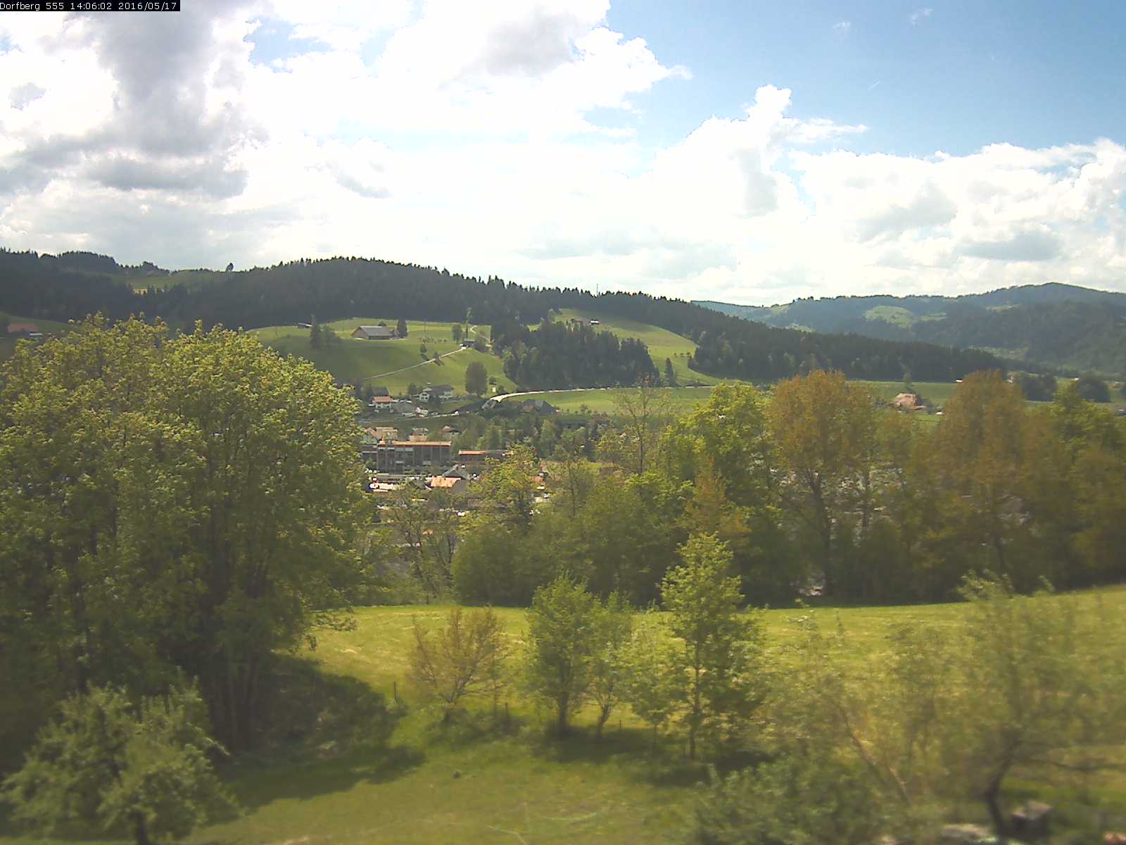 Webcam-Bild: Aussicht vom Dorfberg in Langnau 20160517-140601