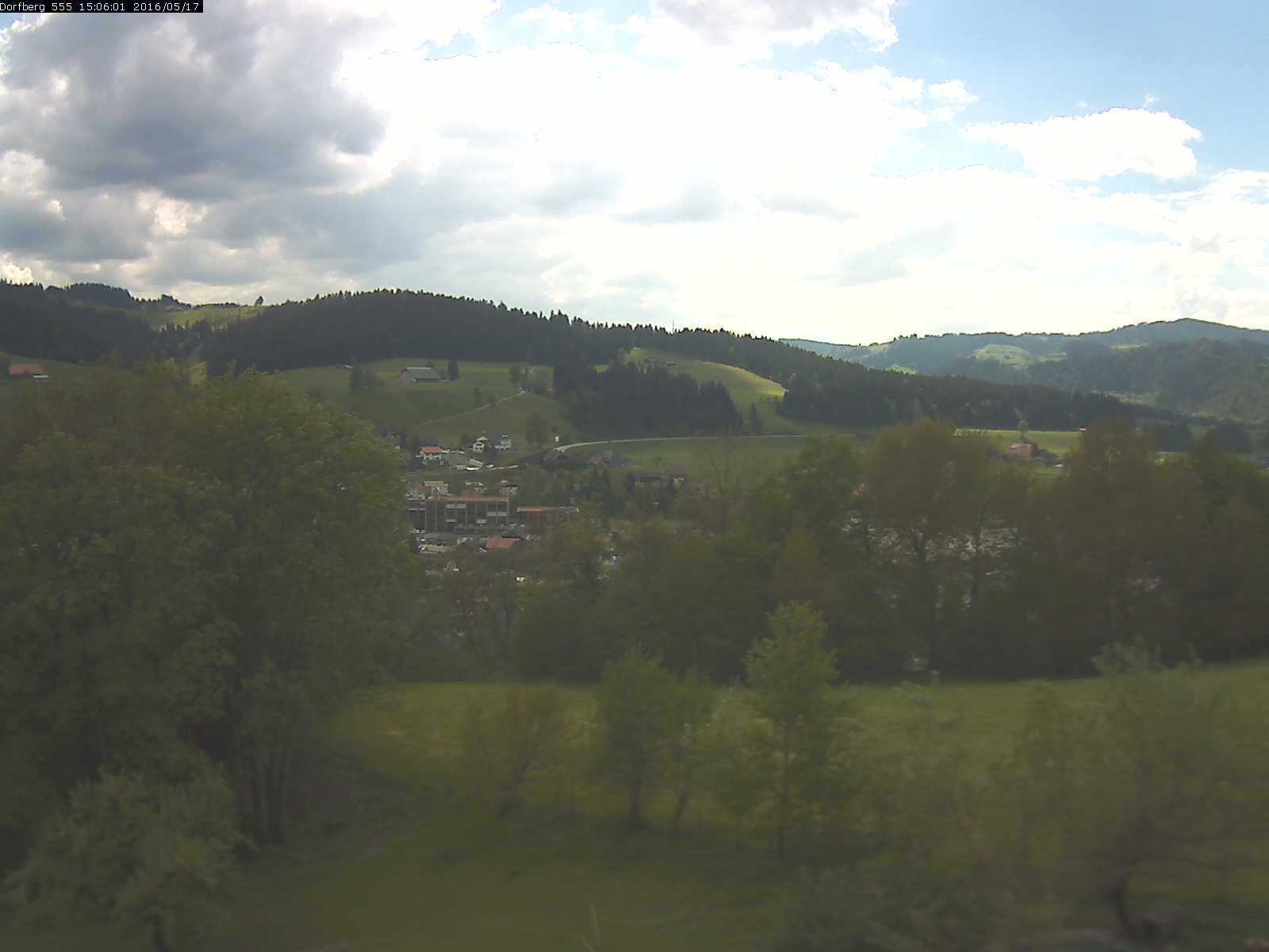 Webcam-Bild: Aussicht vom Dorfberg in Langnau 20160517-150601