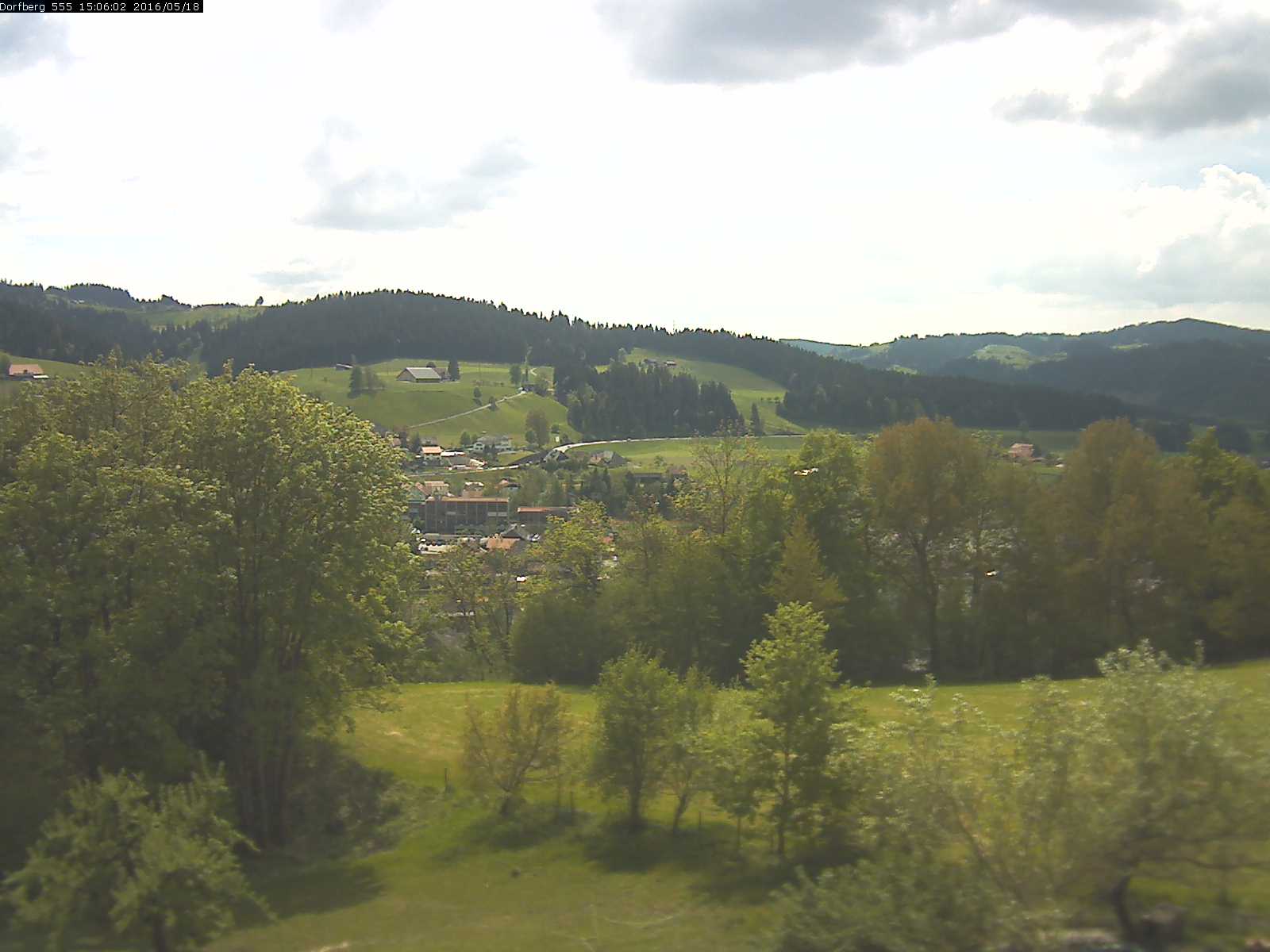 Webcam-Bild: Aussicht vom Dorfberg in Langnau 20160518-150601