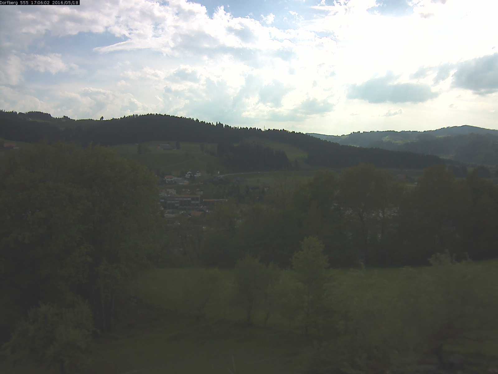 Webcam-Bild: Aussicht vom Dorfberg in Langnau 20160518-170601