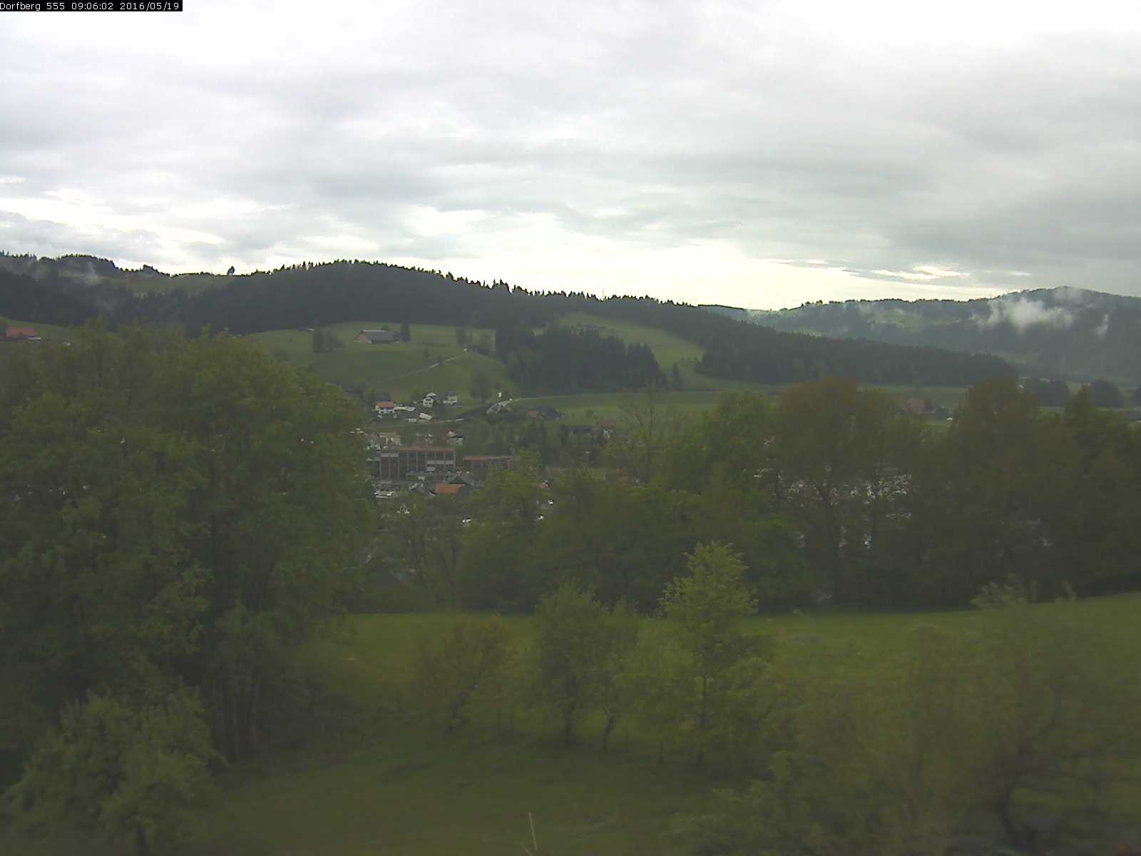 Webcam-Bild: Aussicht vom Dorfberg in Langnau 20160519-090601