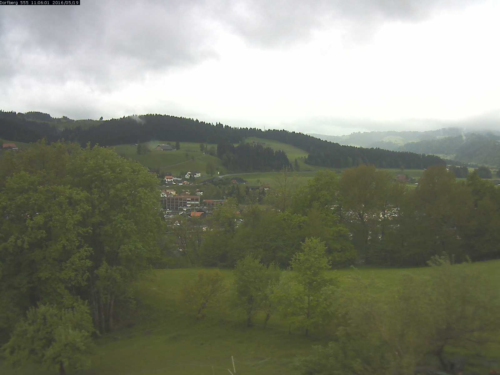 Webcam-Bild: Aussicht vom Dorfberg in Langnau 20160519-110601