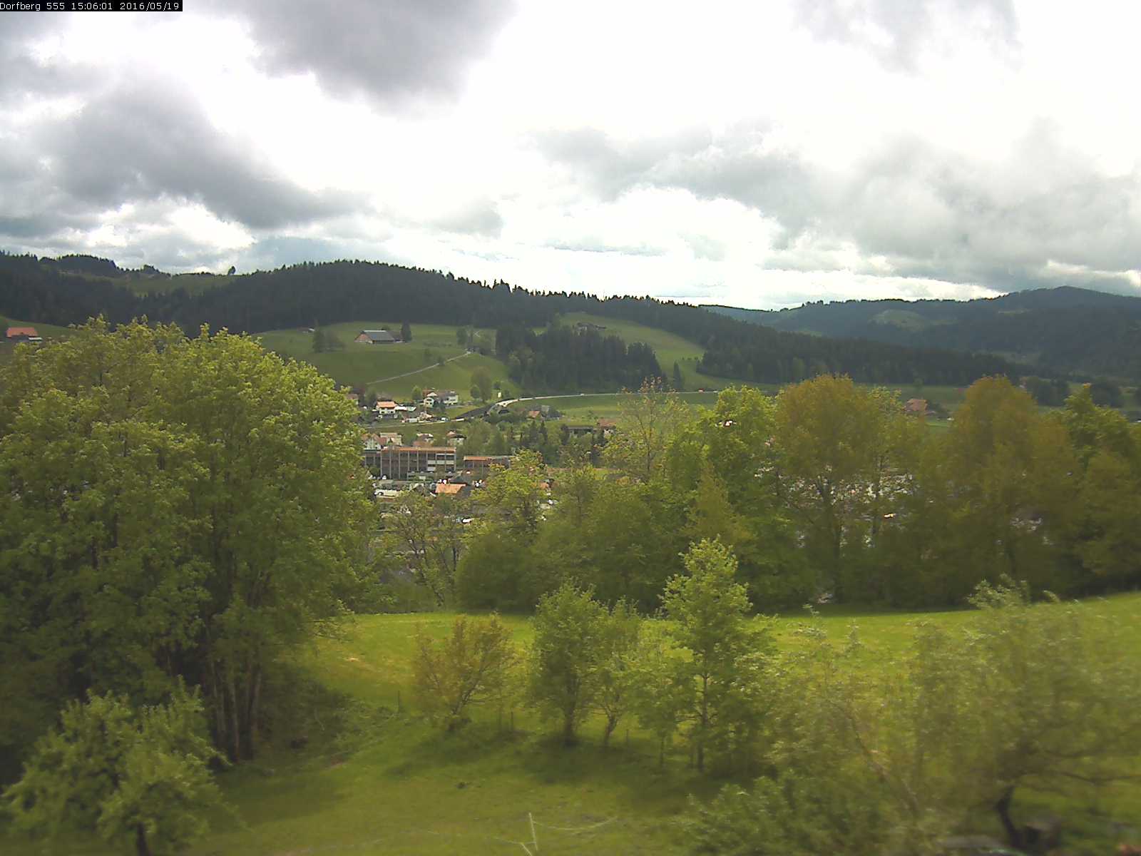 Webcam-Bild: Aussicht vom Dorfberg in Langnau 20160519-150601