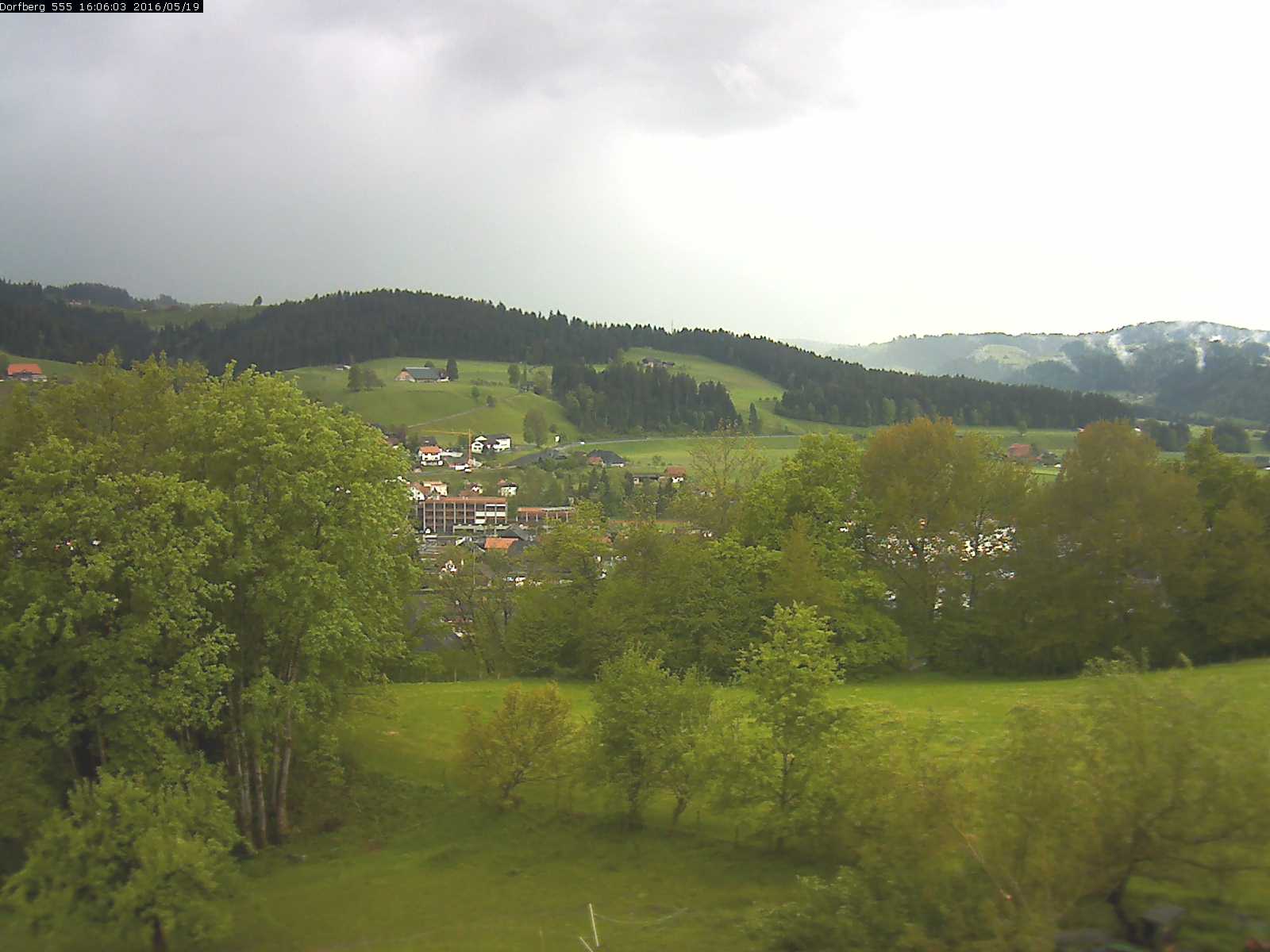 Webcam-Bild: Aussicht vom Dorfberg in Langnau 20160519-160601
