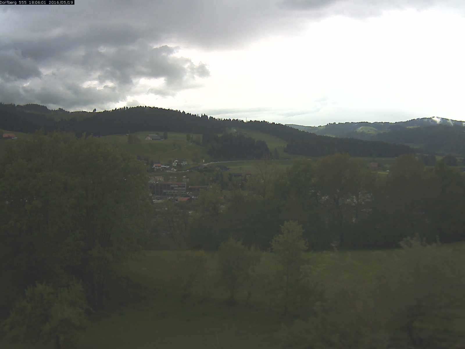 Webcam-Bild: Aussicht vom Dorfberg in Langnau 20160519-180601