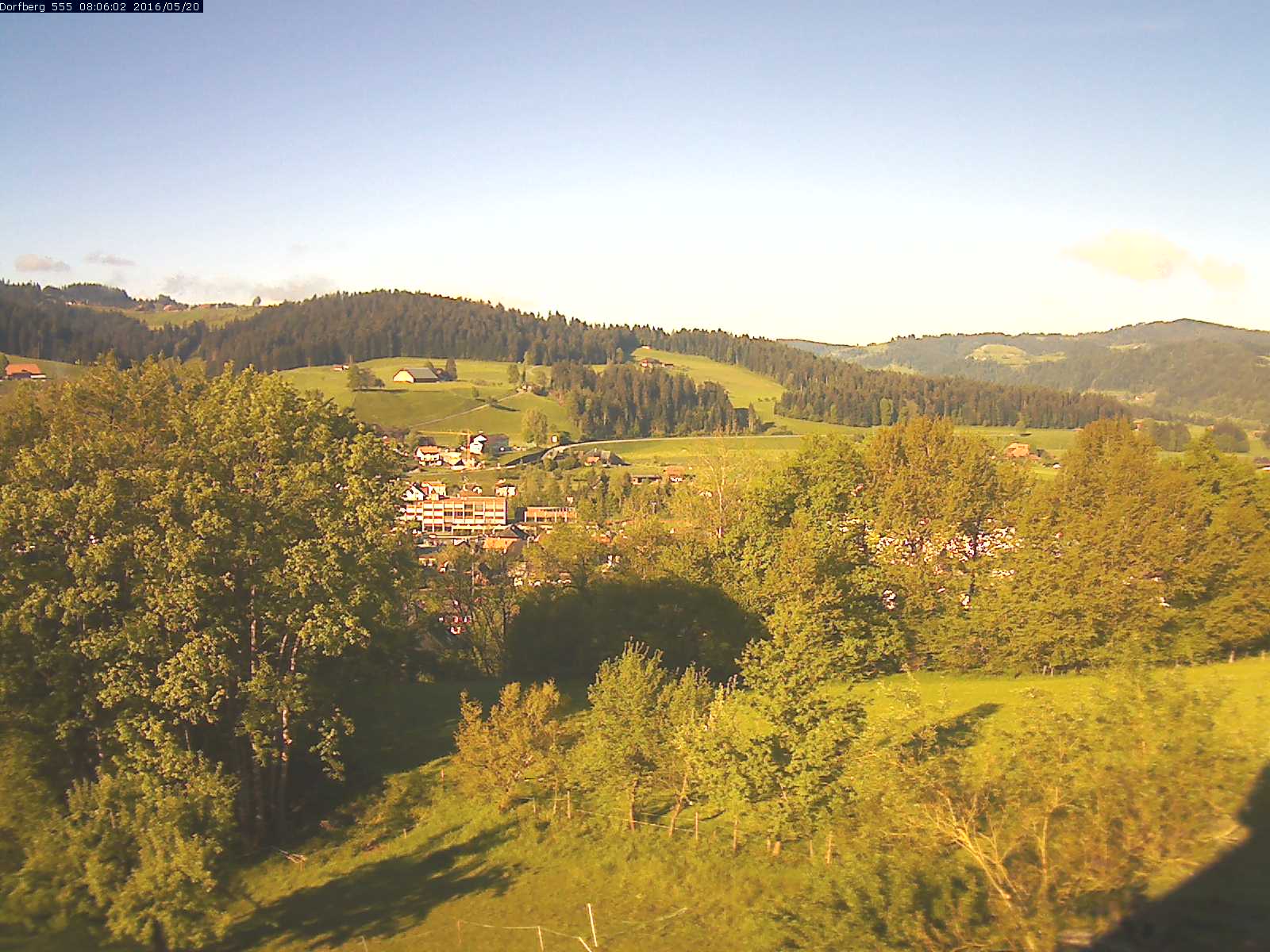 Webcam-Bild: Aussicht vom Dorfberg in Langnau 20160520-080602