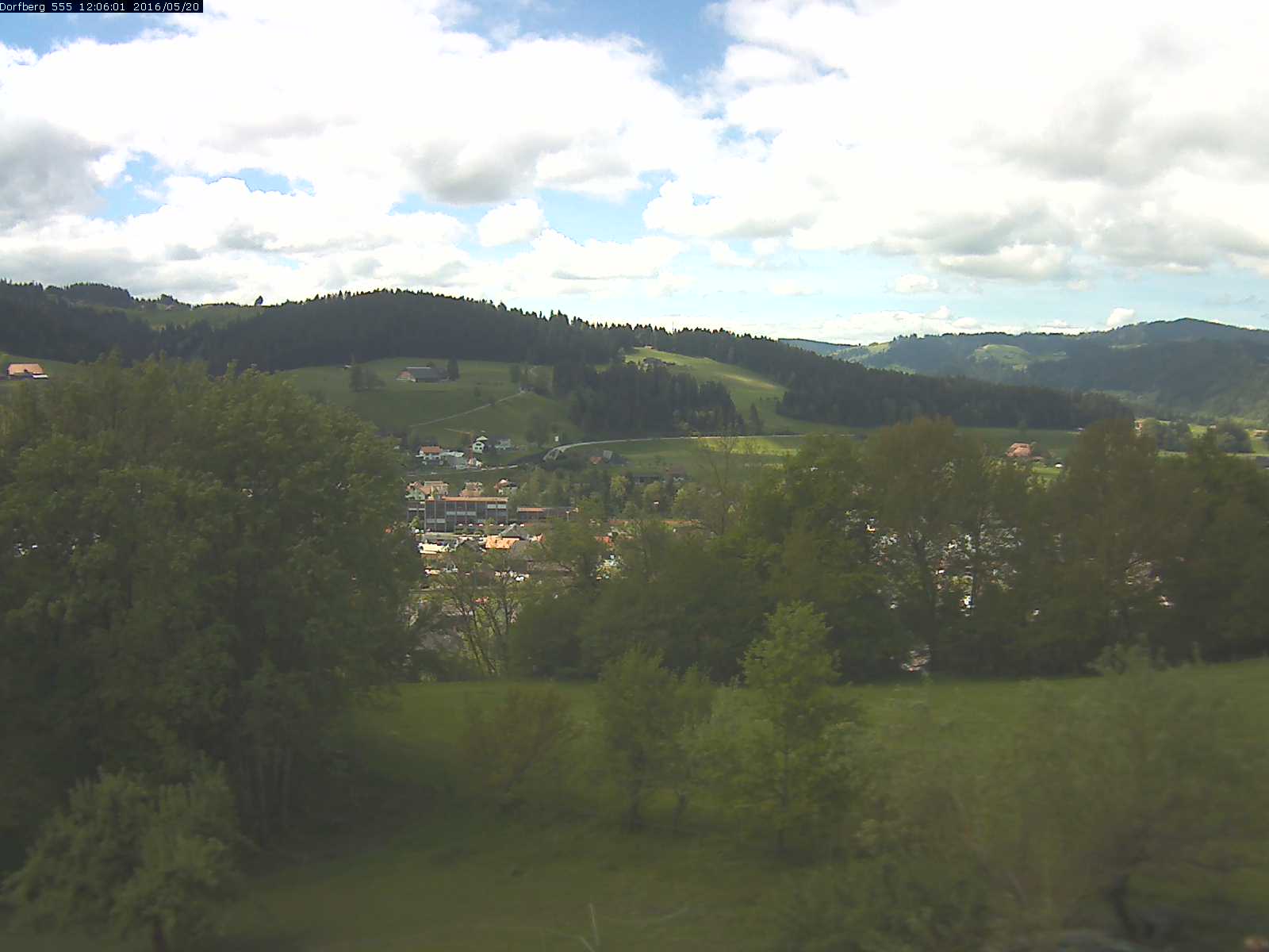 Webcam-Bild: Aussicht vom Dorfberg in Langnau 20160520-120601