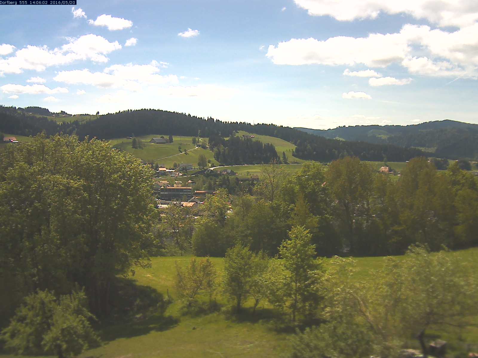 Webcam-Bild: Aussicht vom Dorfberg in Langnau 20160520-140601
