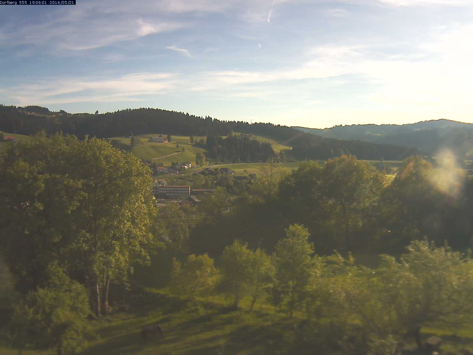 Webcam-Bild: Aussicht vom Dorfberg in Langnau 20160521-190601