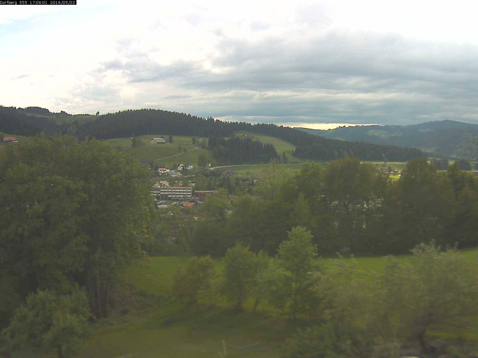 Webcam-Bild: Aussicht vom Dorfberg in Langnau 20160522-170601