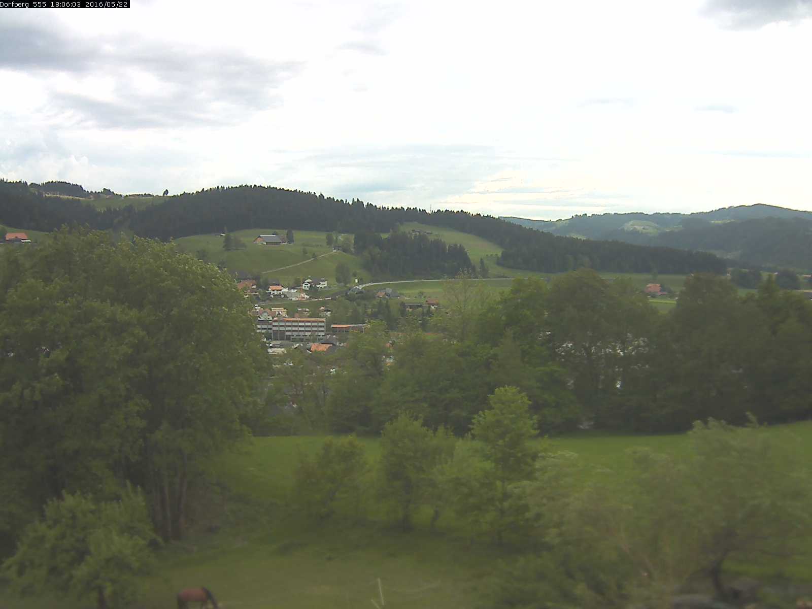 Webcam-Bild: Aussicht vom Dorfberg in Langnau 20160522-180601