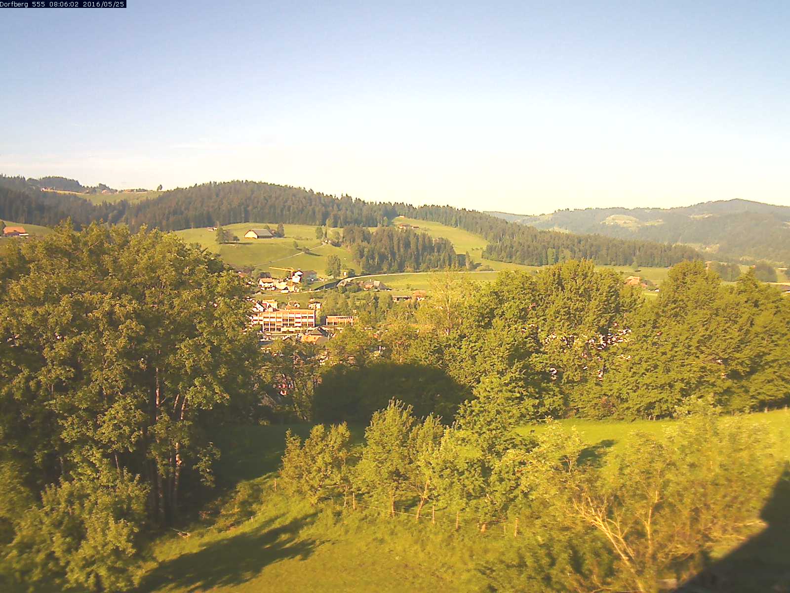 Webcam-Bild: Aussicht vom Dorfberg in Langnau 20160525-080601