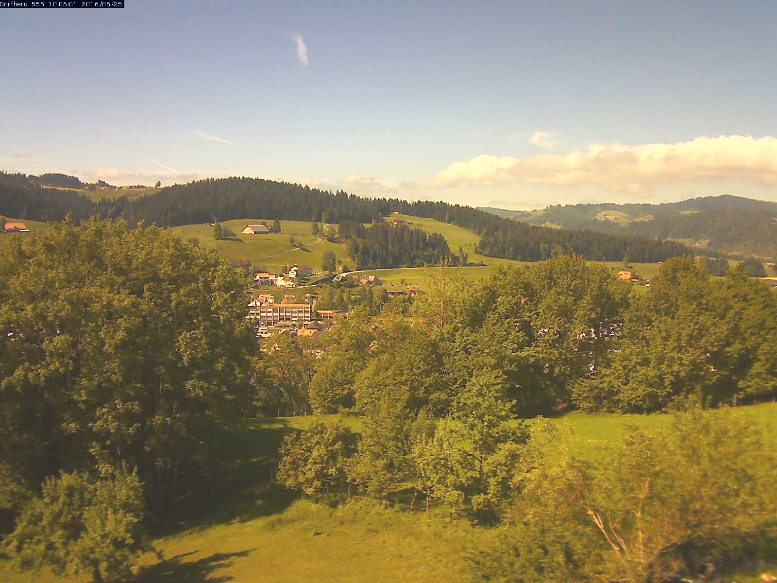 Webcam-Bild: Aussicht vom Dorfberg in Langnau 20160525-100601