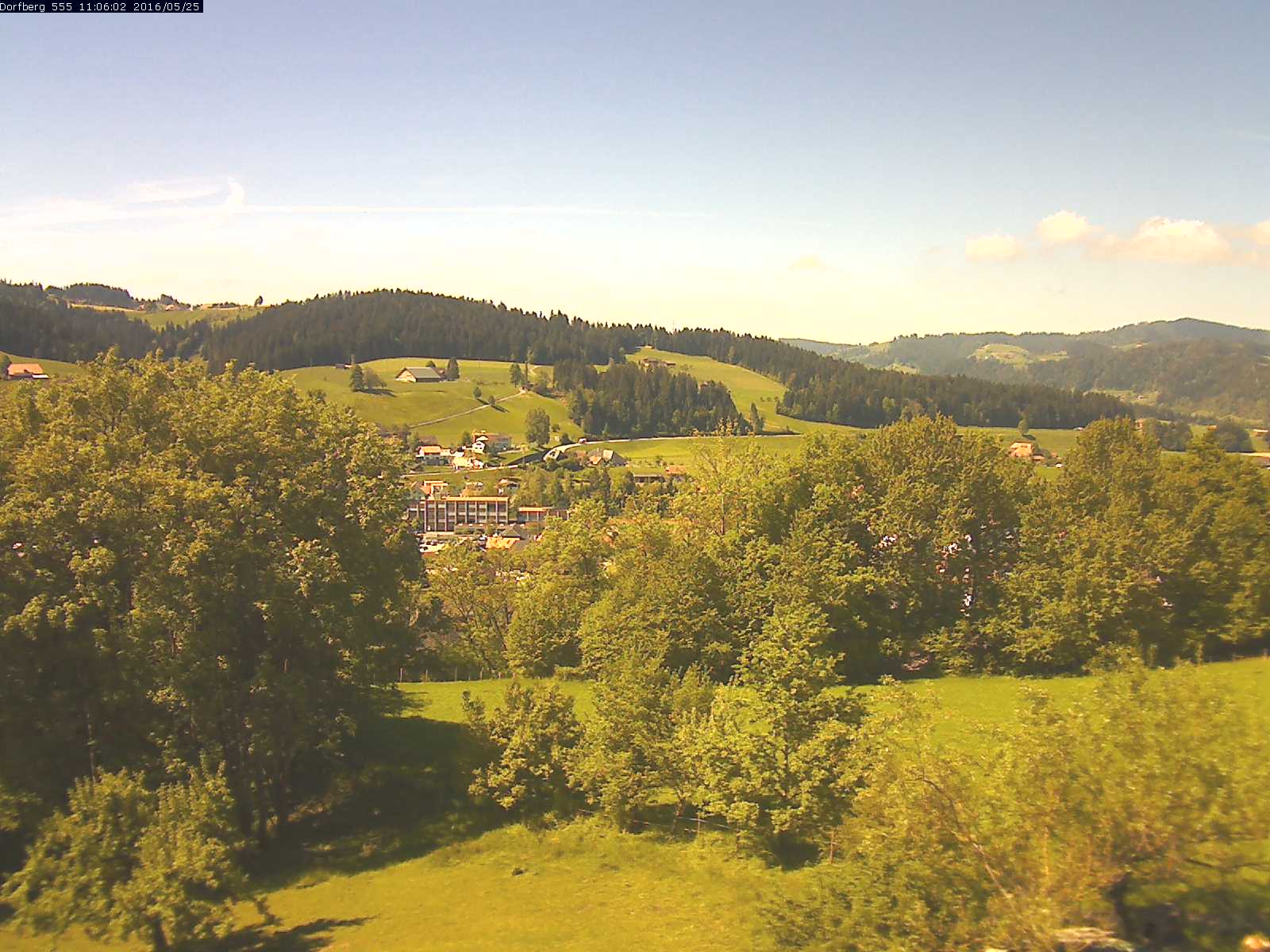 Webcam-Bild: Aussicht vom Dorfberg in Langnau 20160525-110601
