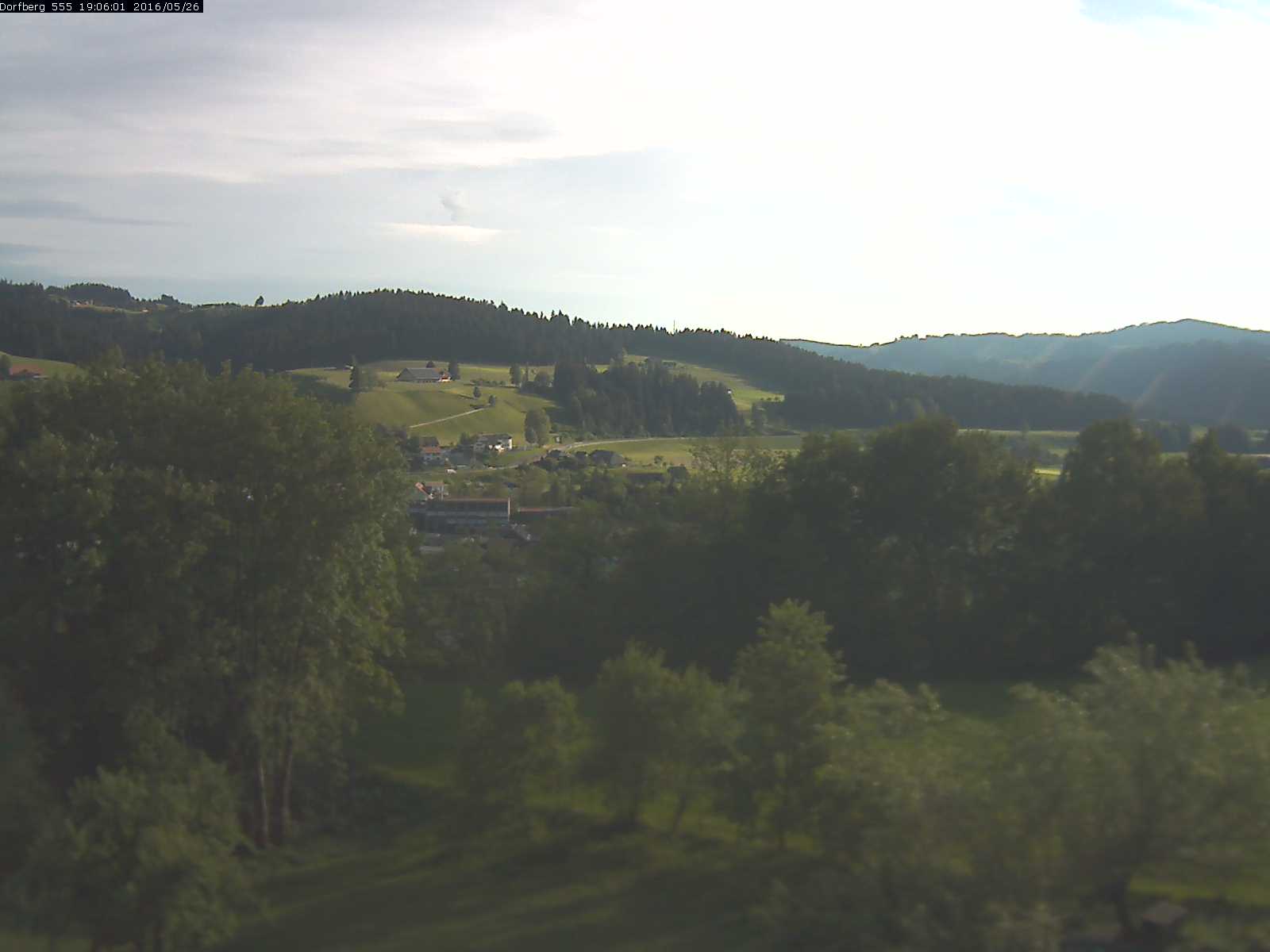 Webcam-Bild: Aussicht vom Dorfberg in Langnau 20160526-190601