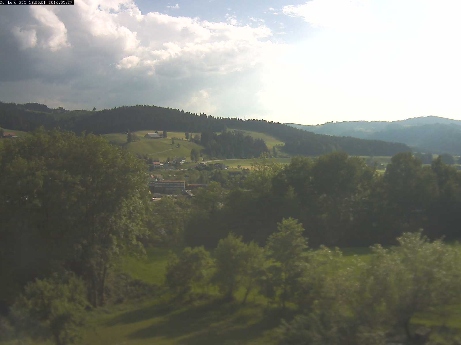 Webcam-Bild: Aussicht vom Dorfberg in Langnau 20160527-180601