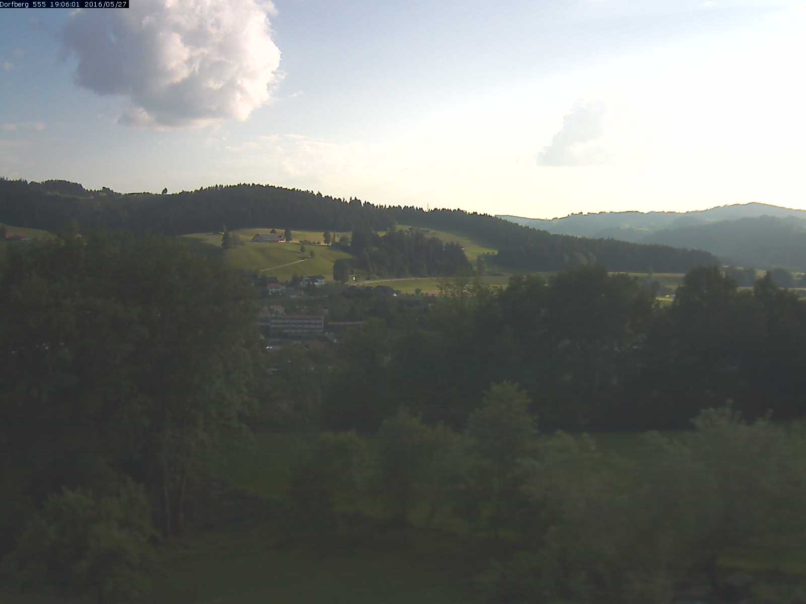 Webcam-Bild: Aussicht vom Dorfberg in Langnau 20160527-190601
