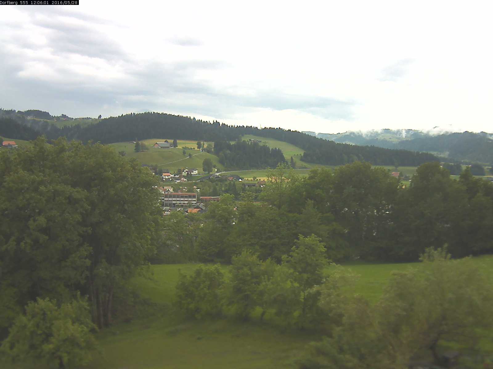 Webcam-Bild: Aussicht vom Dorfberg in Langnau 20160528-120601