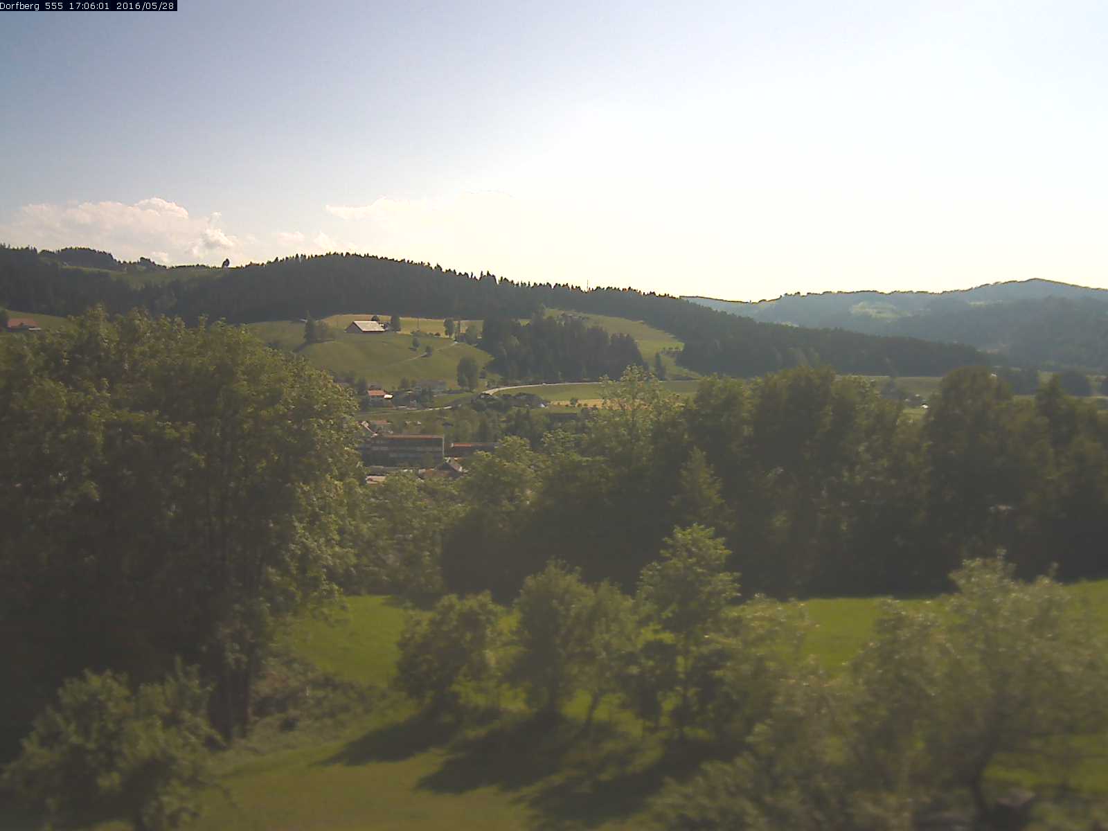 Webcam-Bild: Aussicht vom Dorfberg in Langnau 20160528-170601