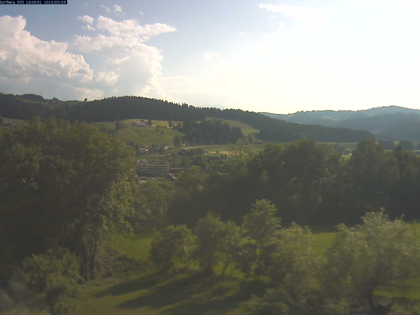 Webcam-Bild: Aussicht vom Dorfberg in Langnau 20160528-180601