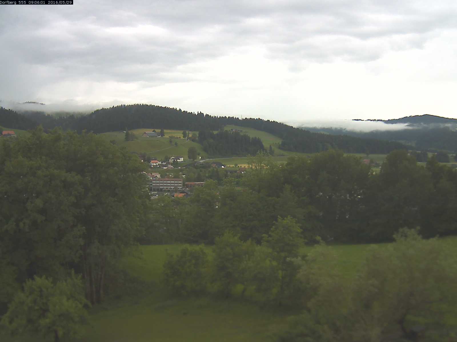 Webcam-Bild: Aussicht vom Dorfberg in Langnau 20160529-090601