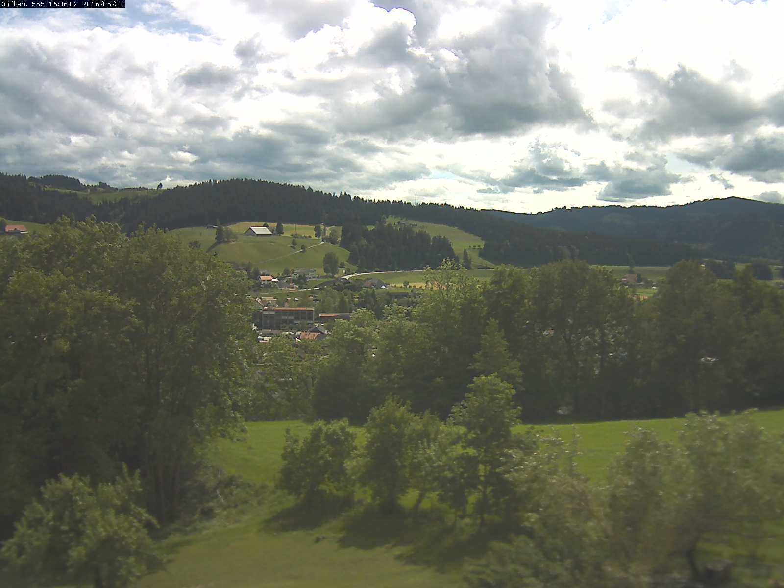 Webcam-Bild: Aussicht vom Dorfberg in Langnau 20160530-160601