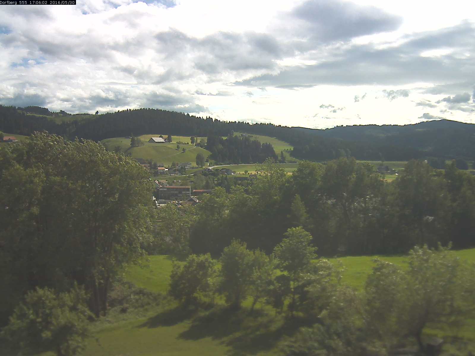 Webcam-Bild: Aussicht vom Dorfberg in Langnau 20160530-170601