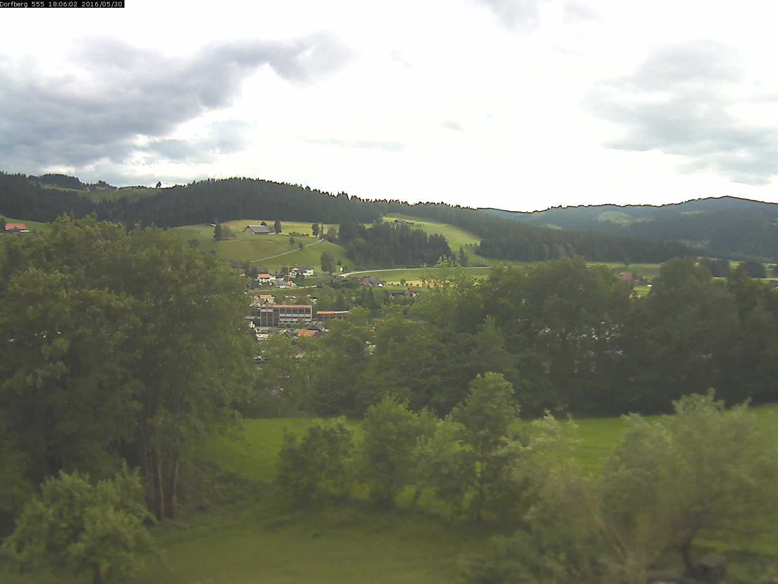 Webcam-Bild: Aussicht vom Dorfberg in Langnau 20160530-180601