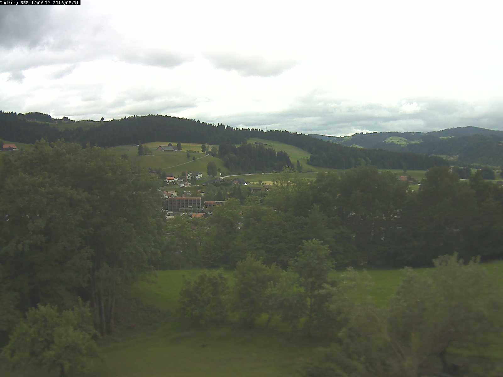 Webcam-Bild: Aussicht vom Dorfberg in Langnau 20160531-120601