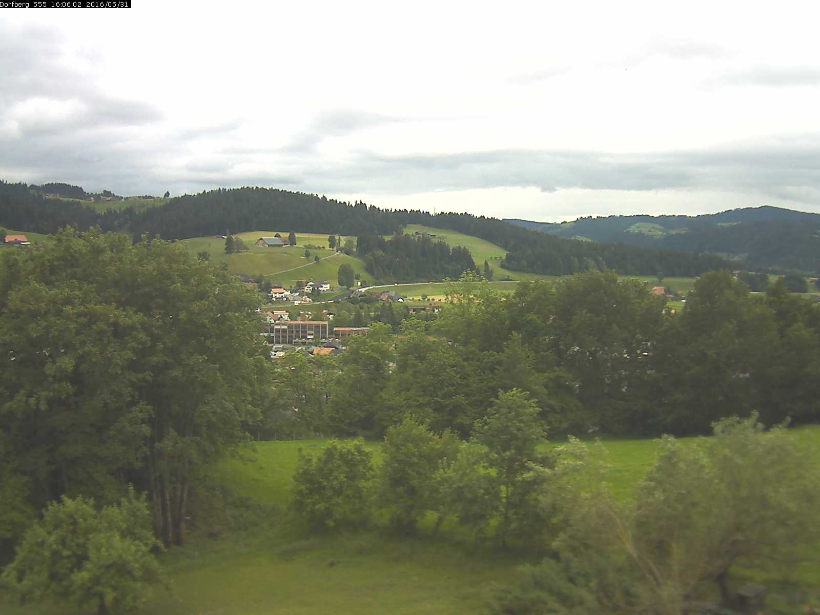 Webcam-Bild: Aussicht vom Dorfberg in Langnau 20160531-160601
