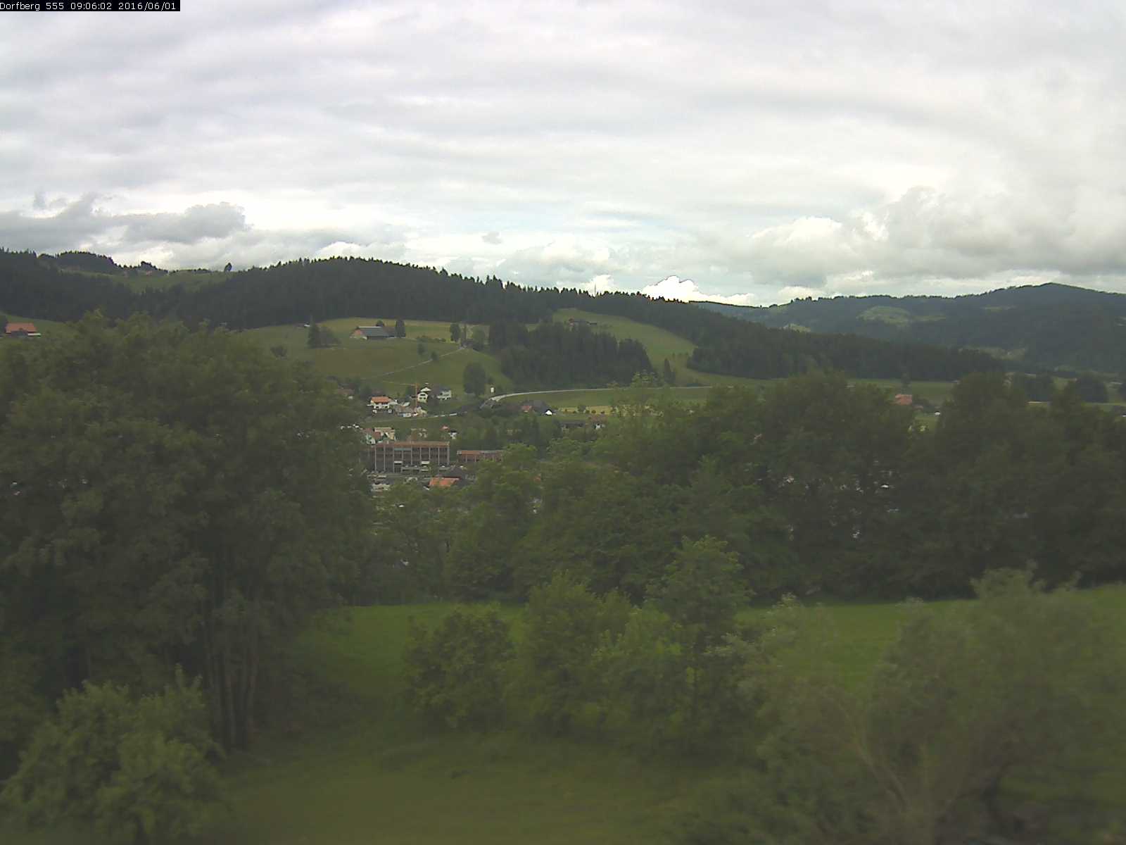 Webcam-Bild: Aussicht vom Dorfberg in Langnau 20160601-090601