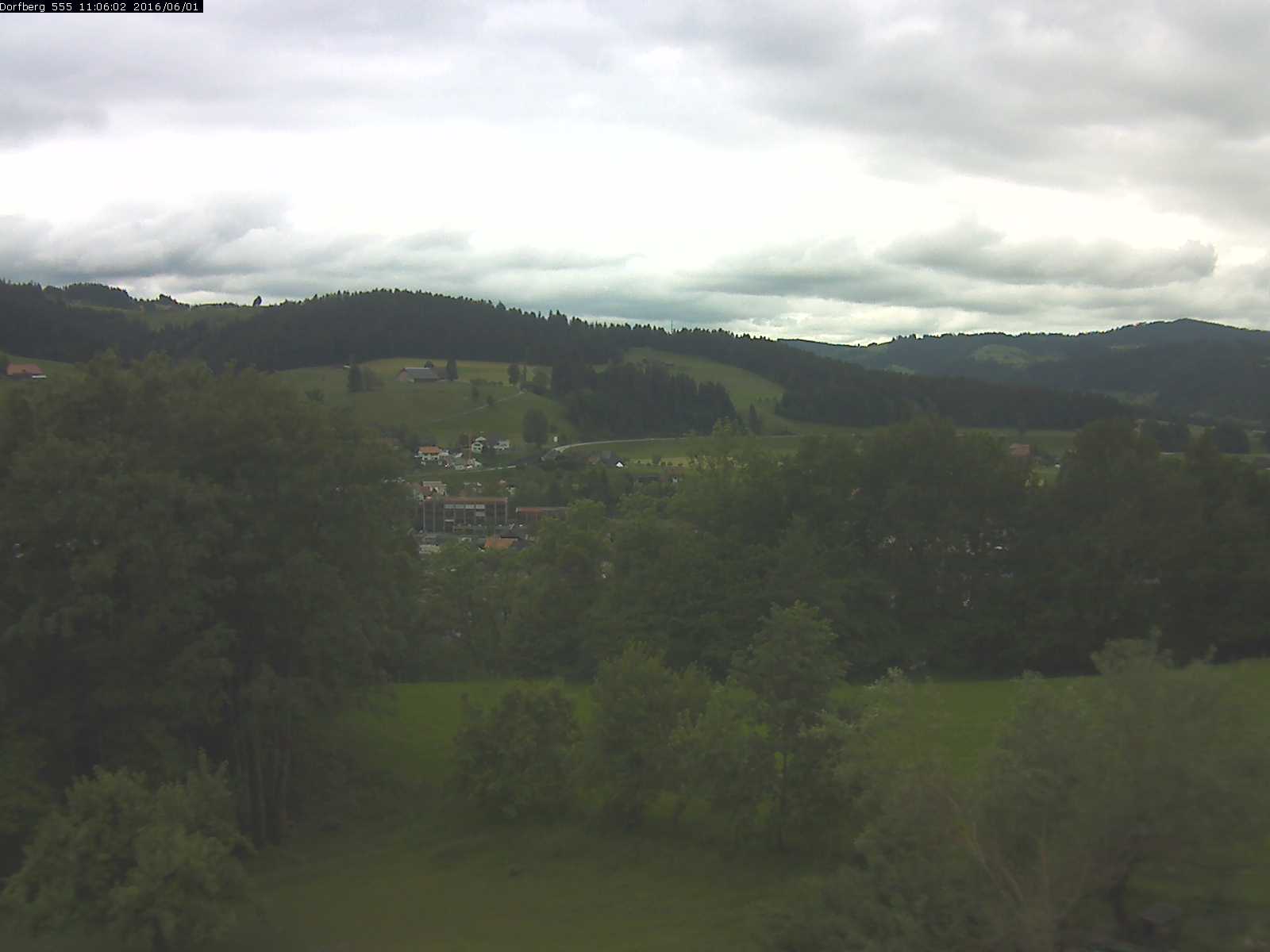 Webcam-Bild: Aussicht vom Dorfberg in Langnau 20160601-110601