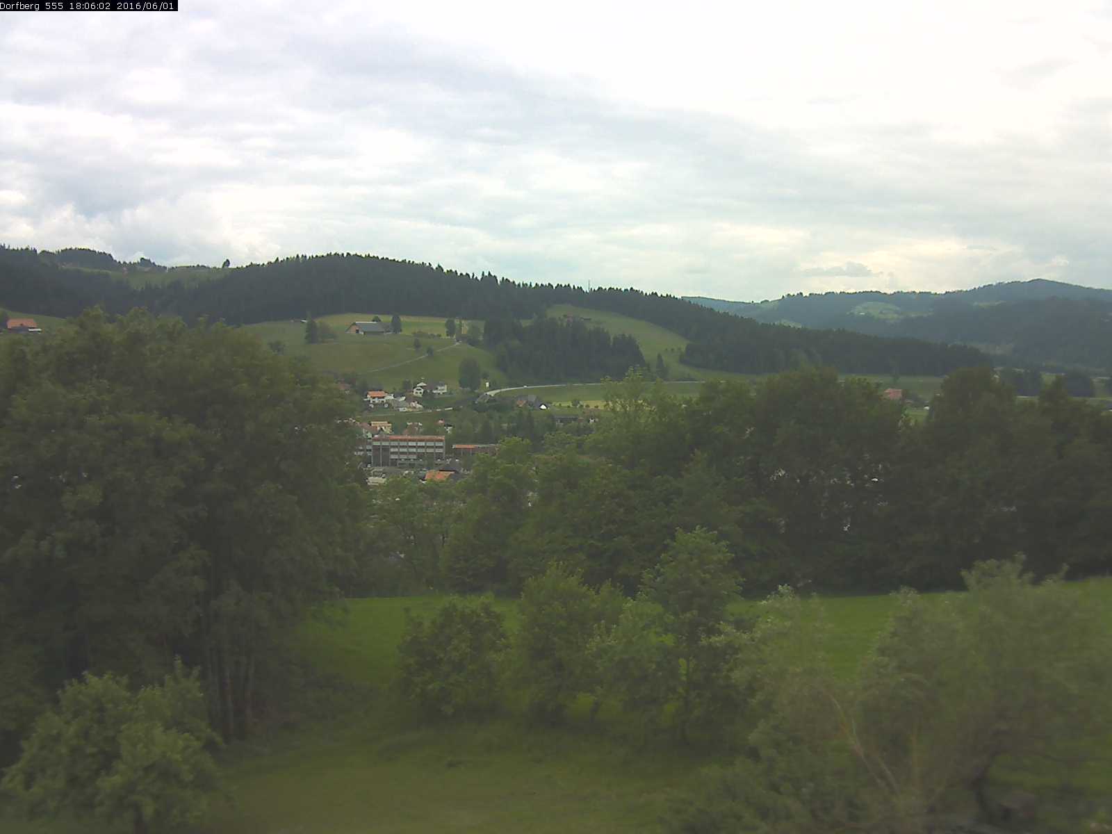Webcam-Bild: Aussicht vom Dorfberg in Langnau 20160601-180601