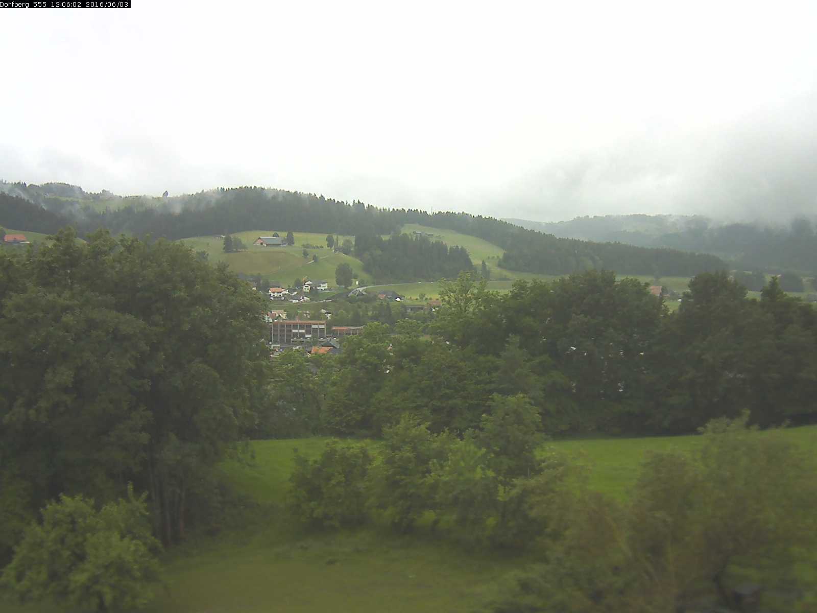 Webcam-Bild: Aussicht vom Dorfberg in Langnau 20160603-120601