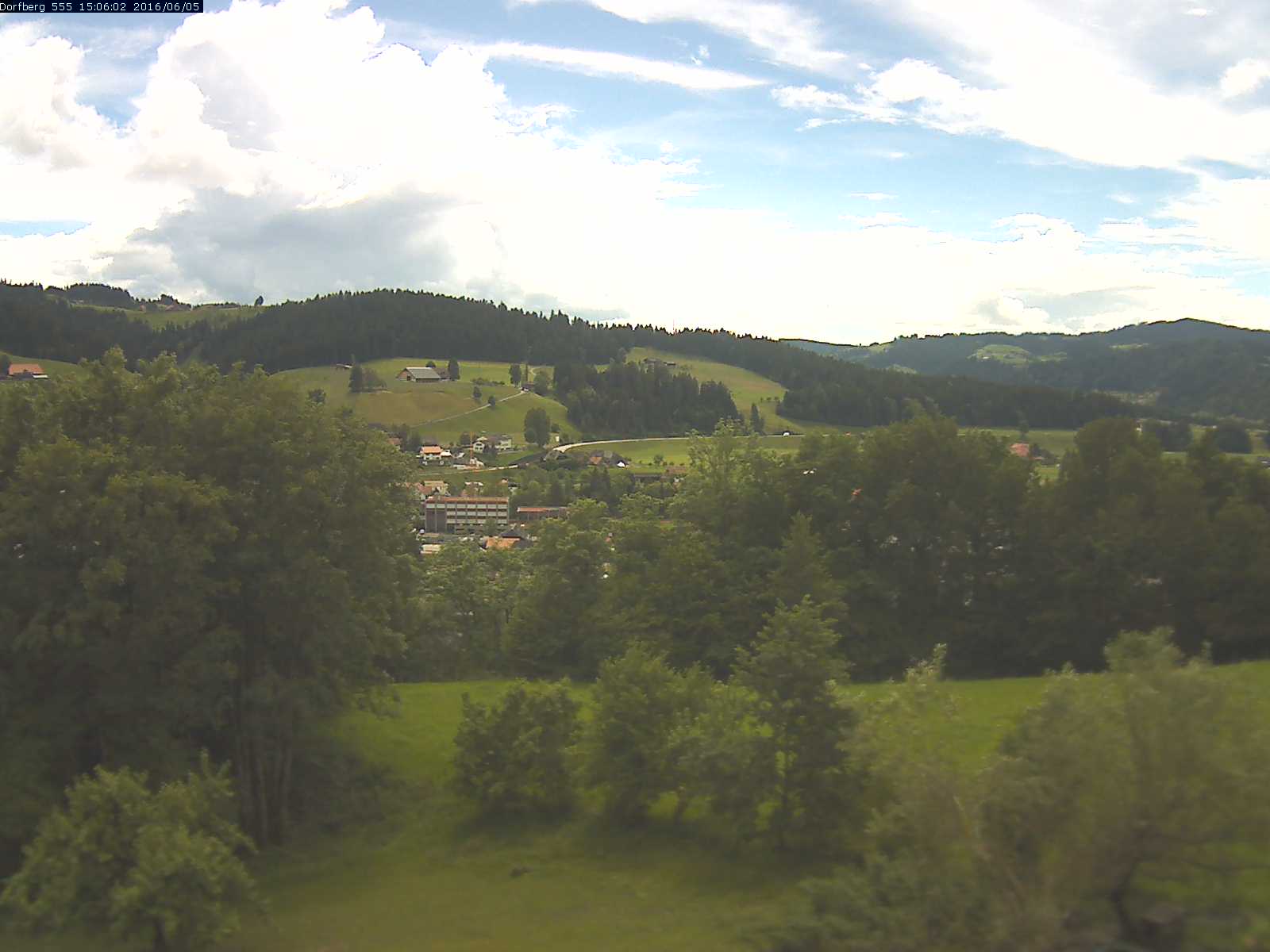 Webcam-Bild: Aussicht vom Dorfberg in Langnau 20160605-150601