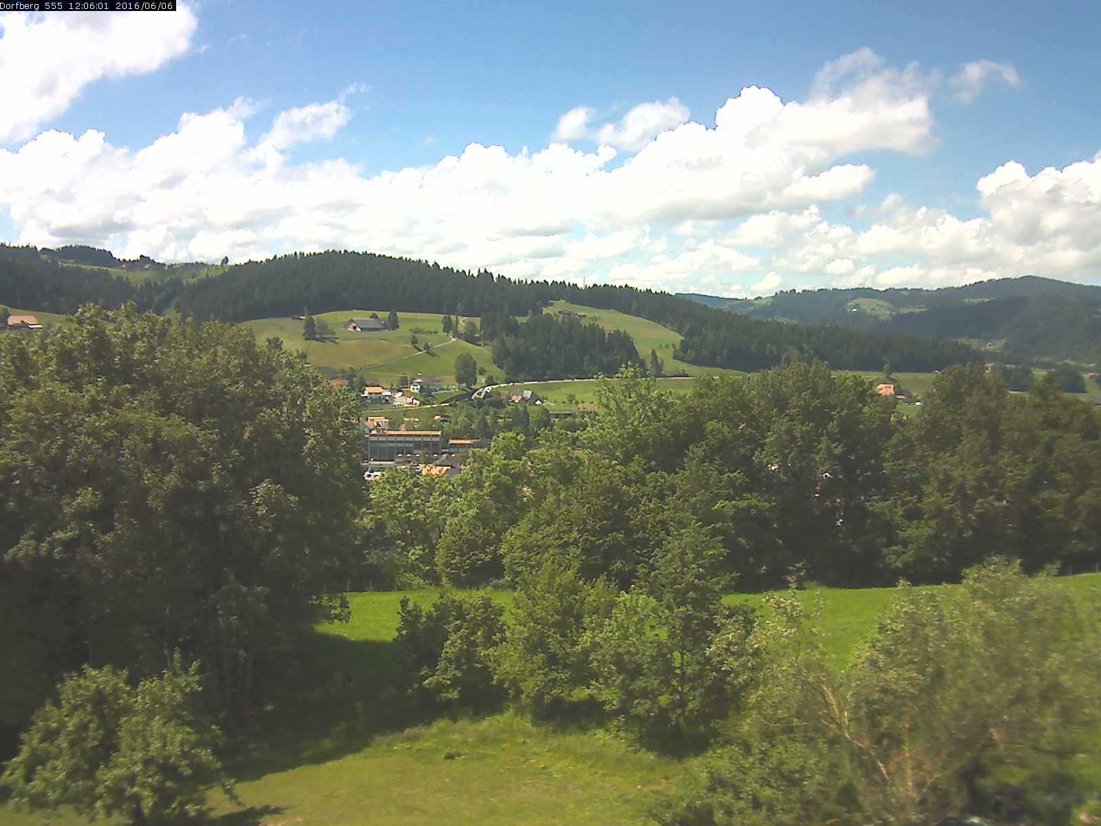Webcam-Bild: Aussicht vom Dorfberg in Langnau 20160606-120601
