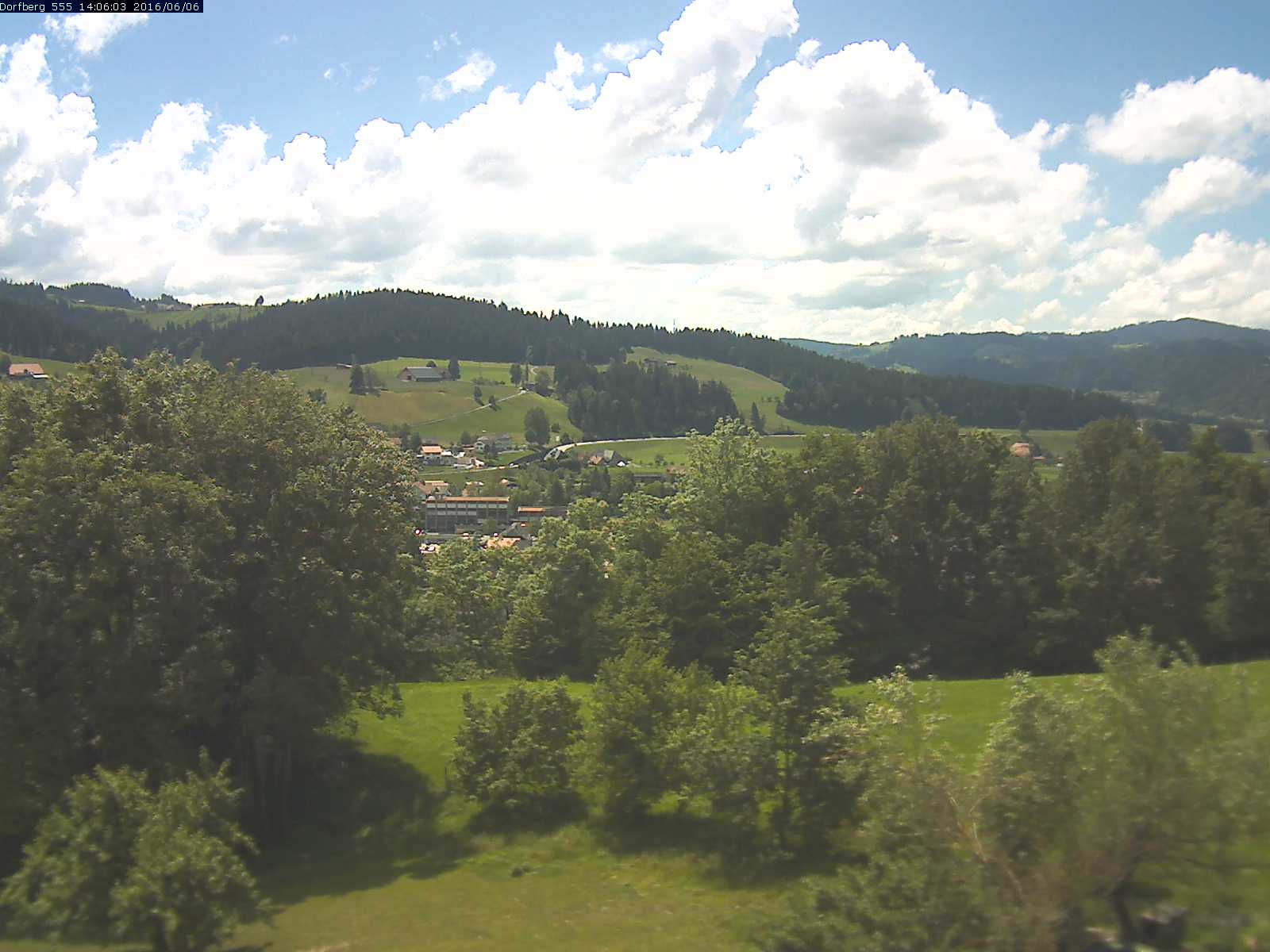 Webcam-Bild: Aussicht vom Dorfberg in Langnau 20160606-140601