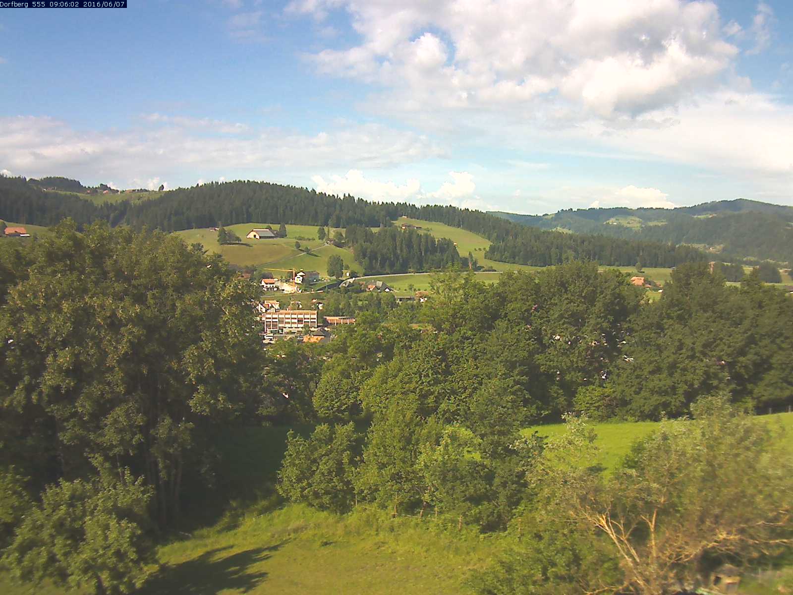 Webcam-Bild: Aussicht vom Dorfberg in Langnau 20160607-090601