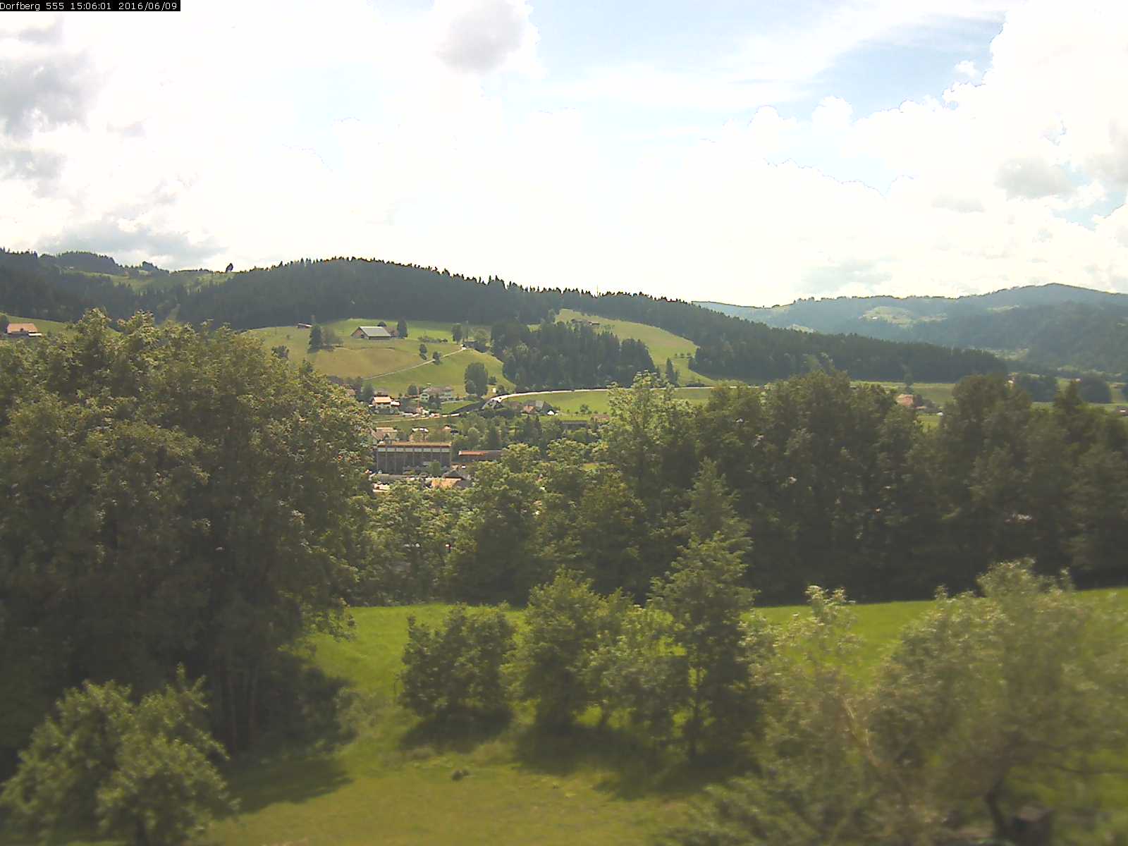 Webcam-Bild: Aussicht vom Dorfberg in Langnau 20160609-150601