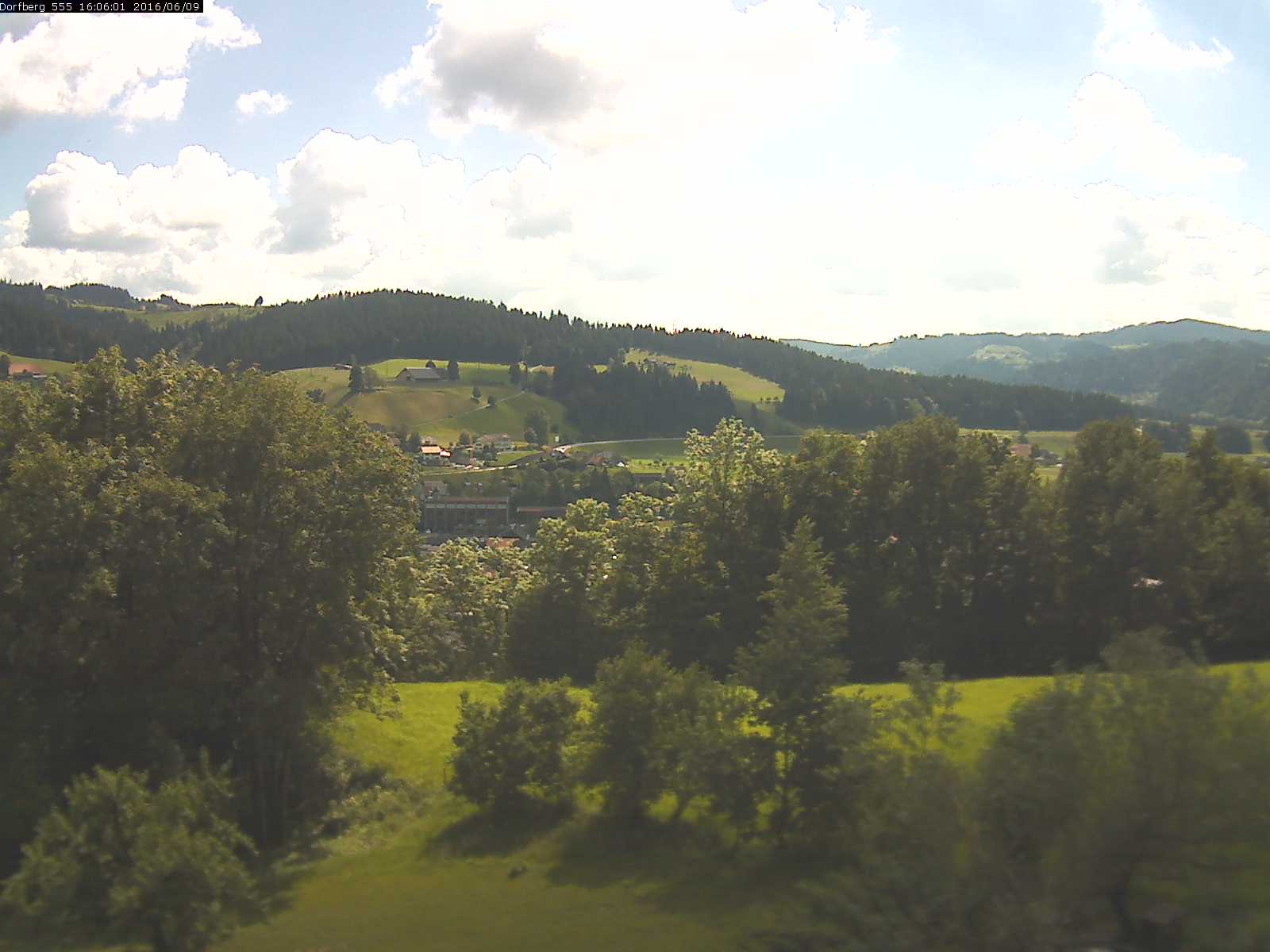 Webcam-Bild: Aussicht vom Dorfberg in Langnau 20160609-160601