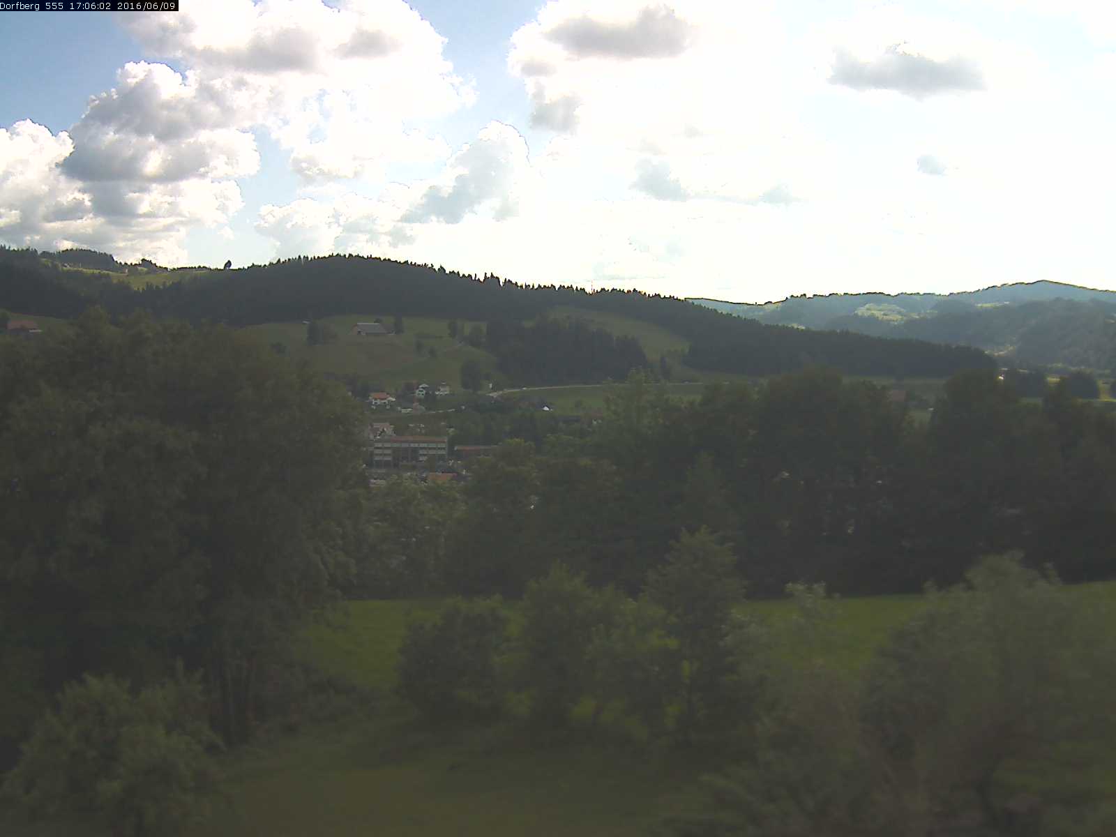 Webcam-Bild: Aussicht vom Dorfberg in Langnau 20160609-170601