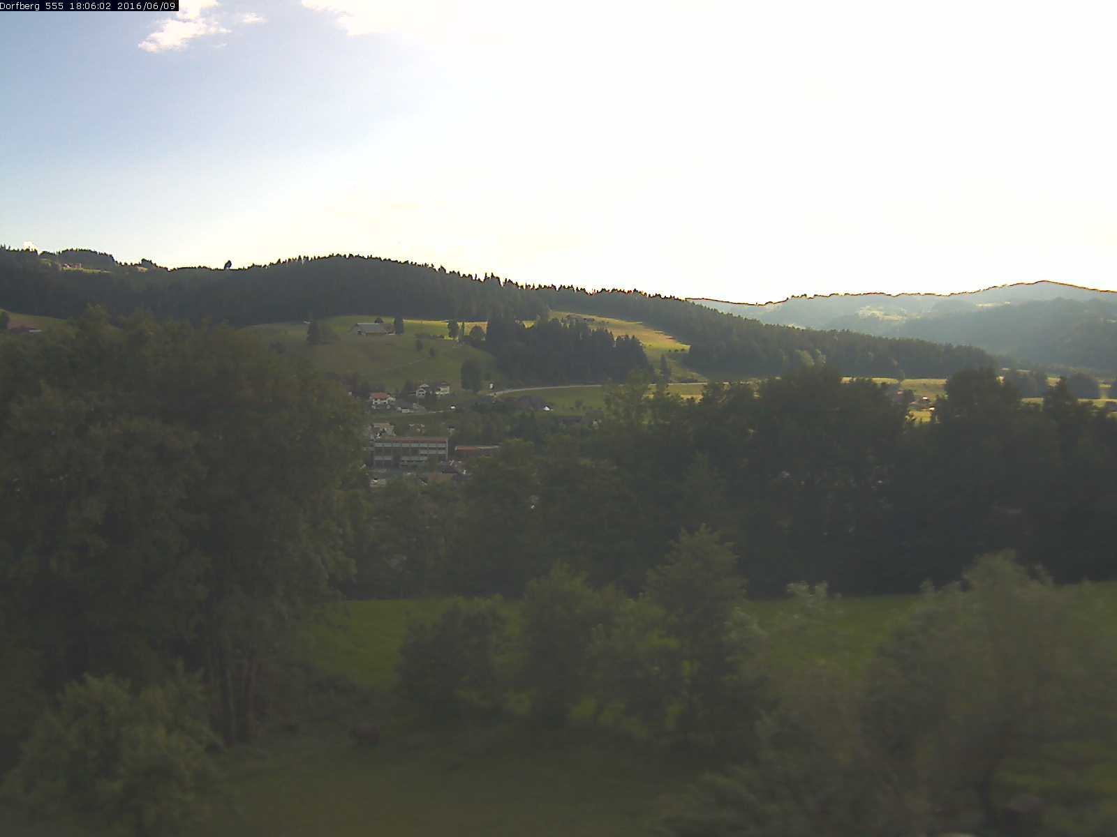 Webcam-Bild: Aussicht vom Dorfberg in Langnau 20160609-180601