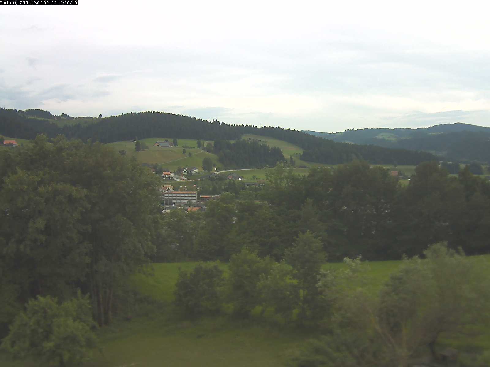 Webcam-Bild: Aussicht vom Dorfberg in Langnau 20160610-190601