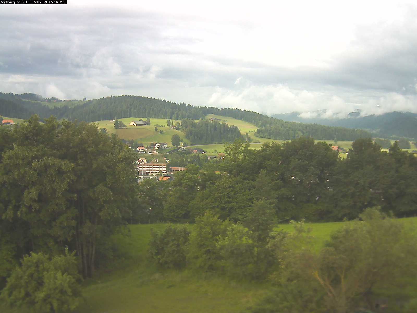 Webcam-Bild: Aussicht vom Dorfberg in Langnau 20160611-080601